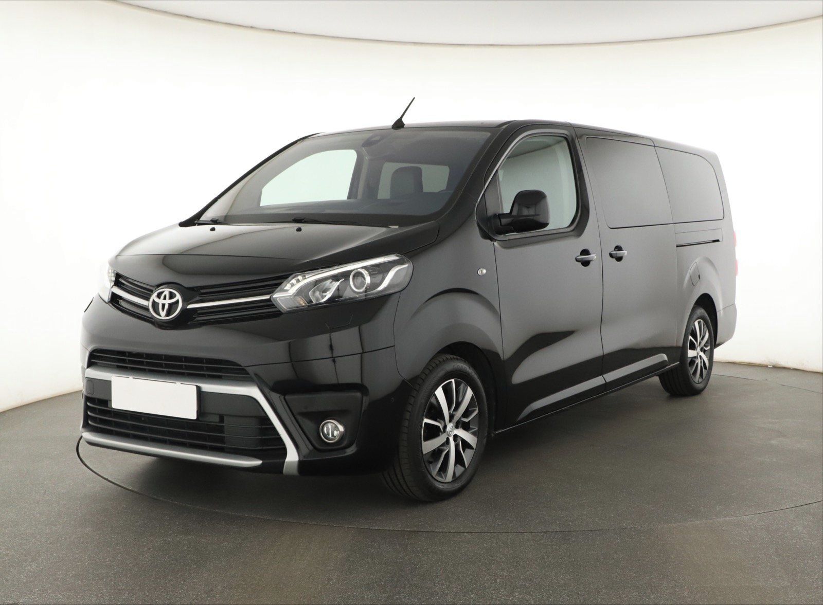 Toyota Proace Verso, 2.0 D-4D, VIP, 7 míst, L2 - fotka 2