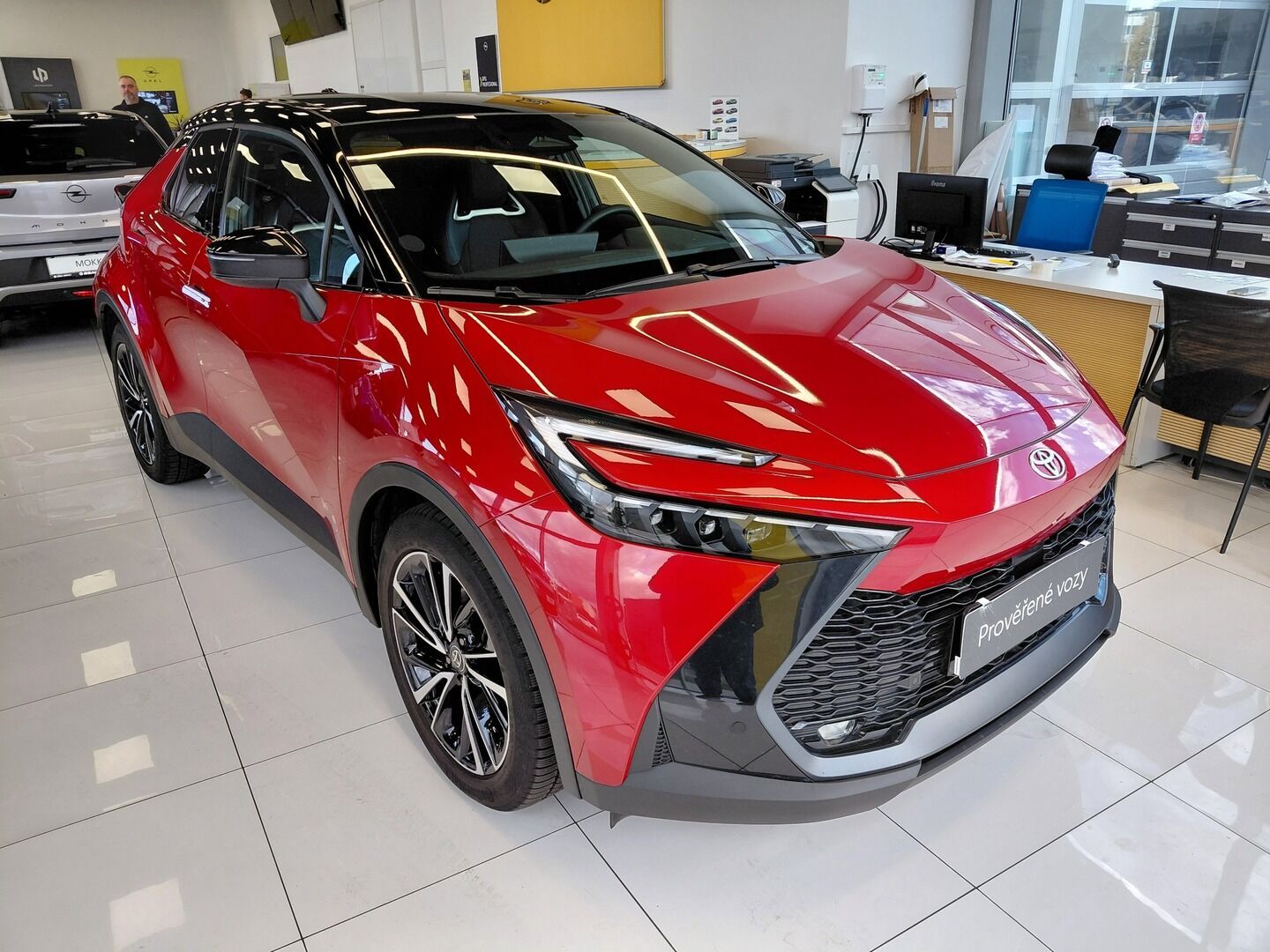 Toyota C-HR, 2.0HEV 112KW Executive 2024 - fotka 2