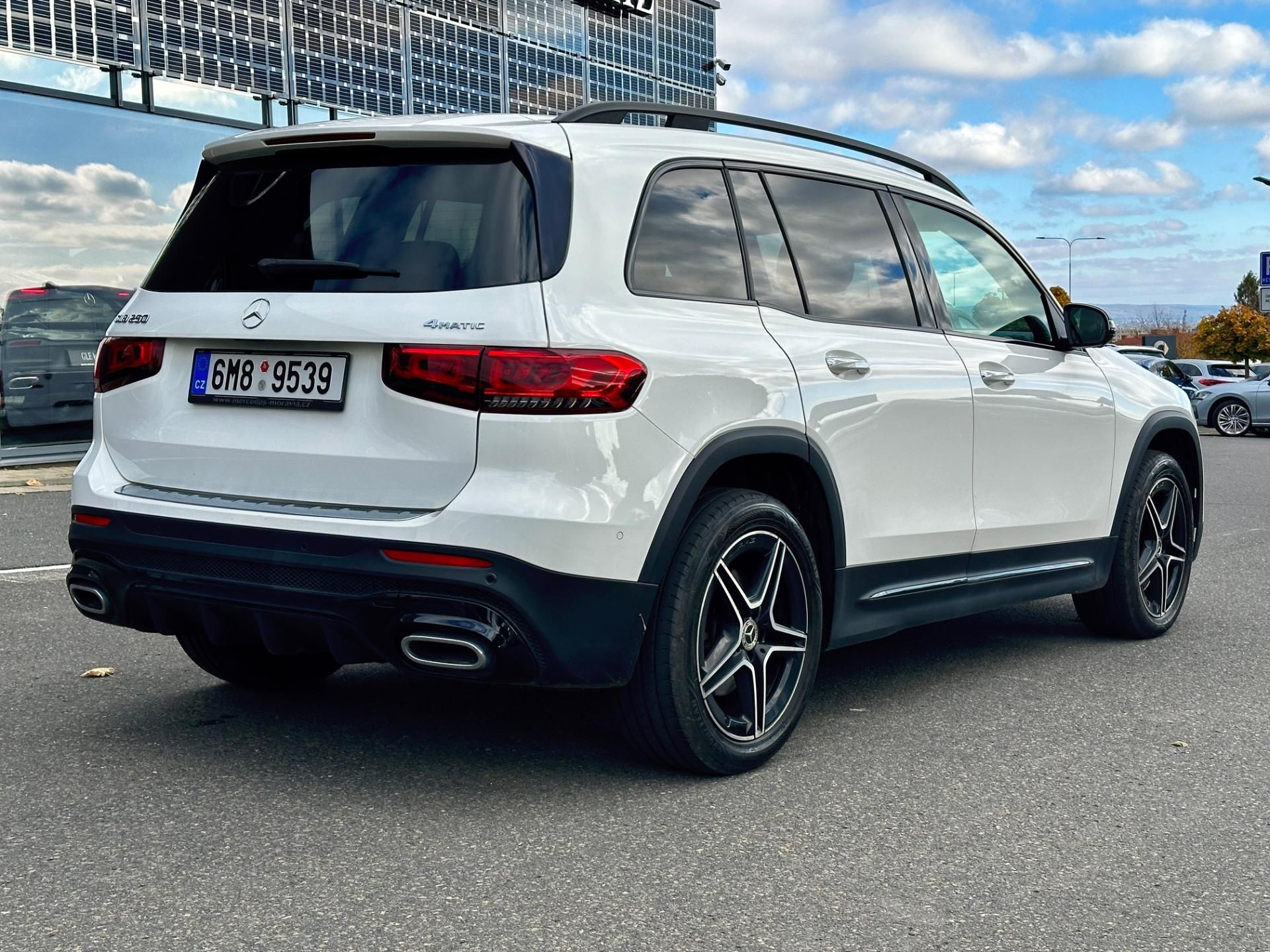 Mercedes-Benz GLB, 250 4M AMG Line - fotka 2