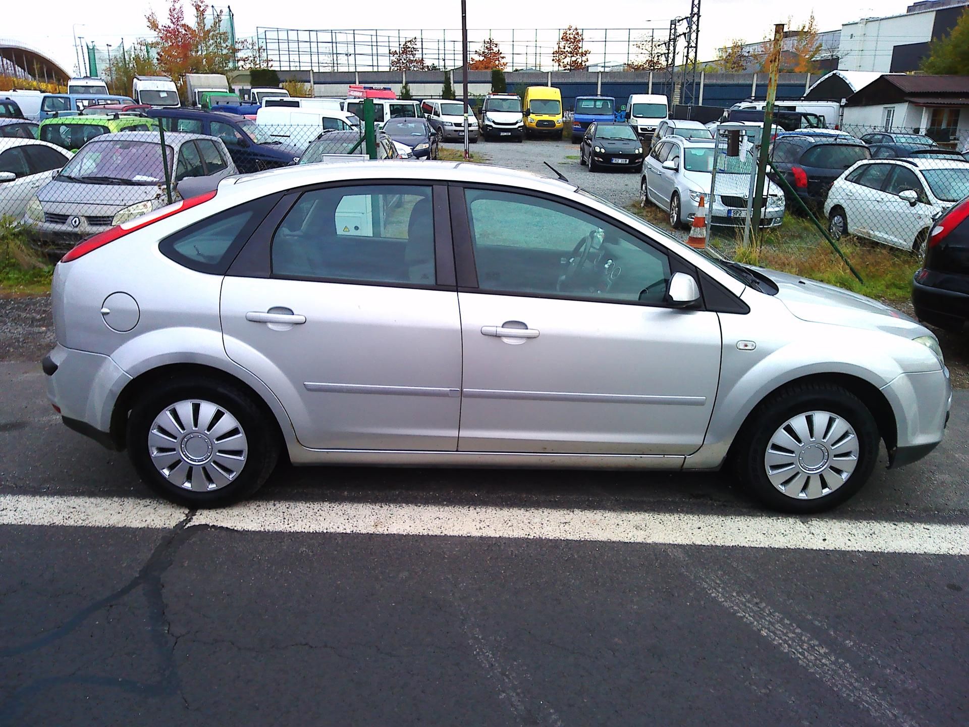 Ford Focus, 1.6i,74 kW, automat!, nová STK - fotka 6