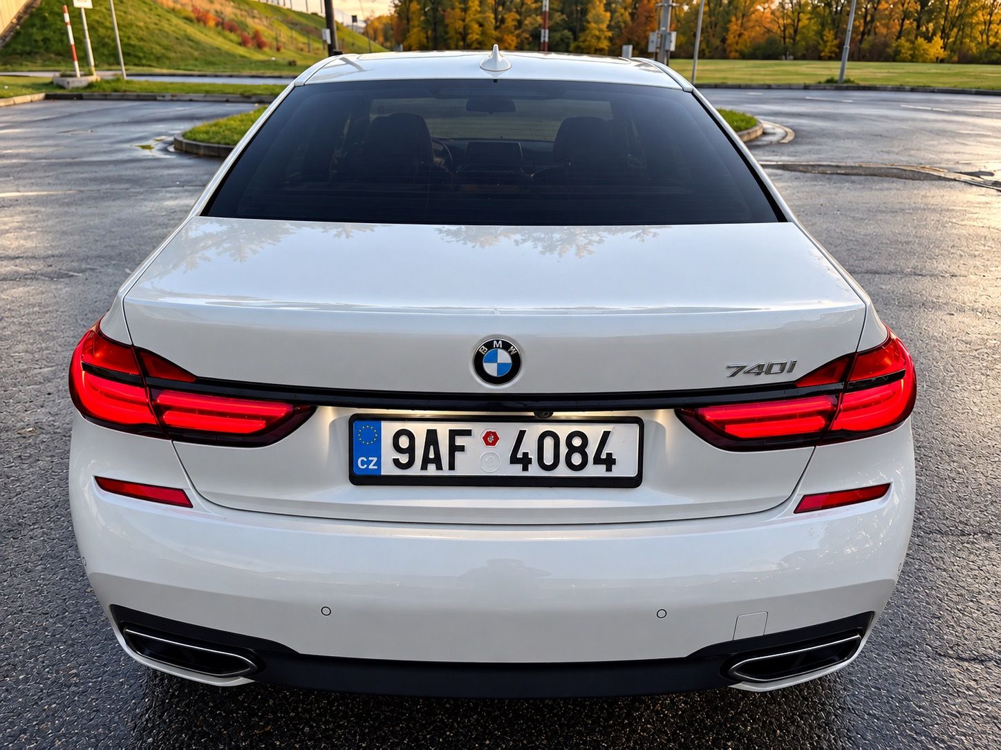BMW Řada 7, BMW 740i L - fotka 6