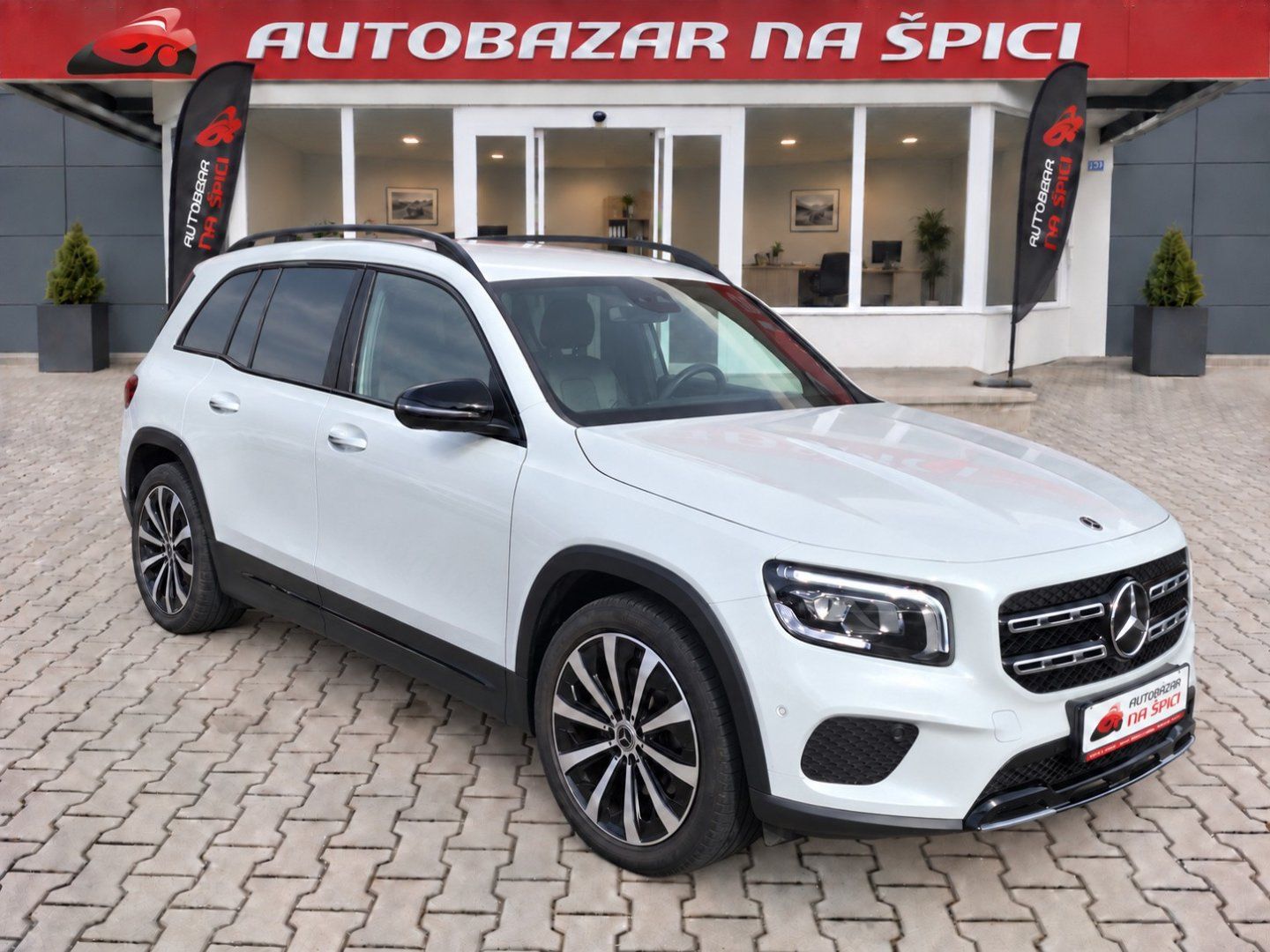 Mercedes-Benz GLB, GLB 200 120kW AUT -TAŽ.Z.-DPH - fotka 2
