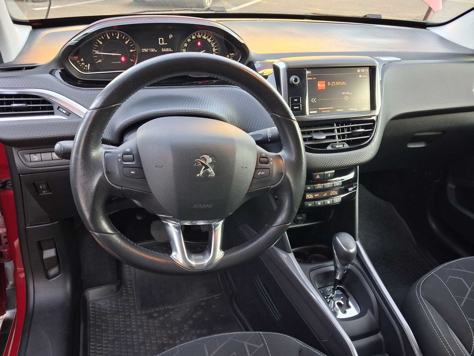 Peugeot 2008, 1.2 PureTech, Automat - fotka 3