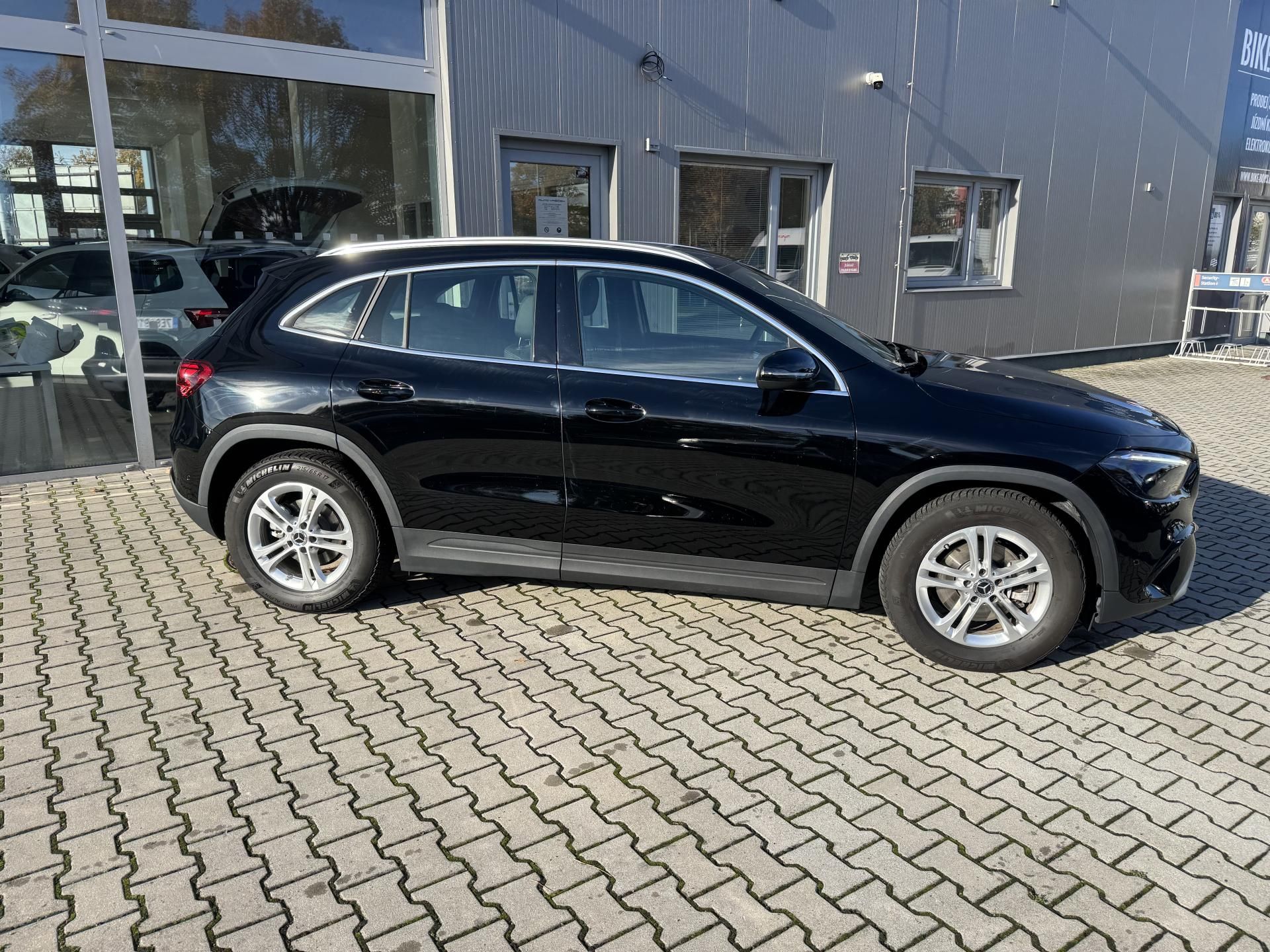 Mercedes-Benz GLA, GLA 200 Aut.LED NAVI KAMERA - fotka 4