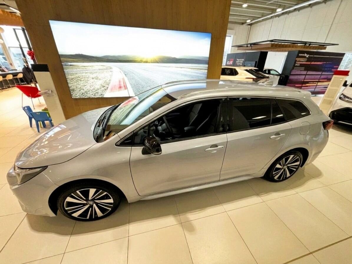 Toyota Corolla, 1,8 TS Style HEV - fotka 4