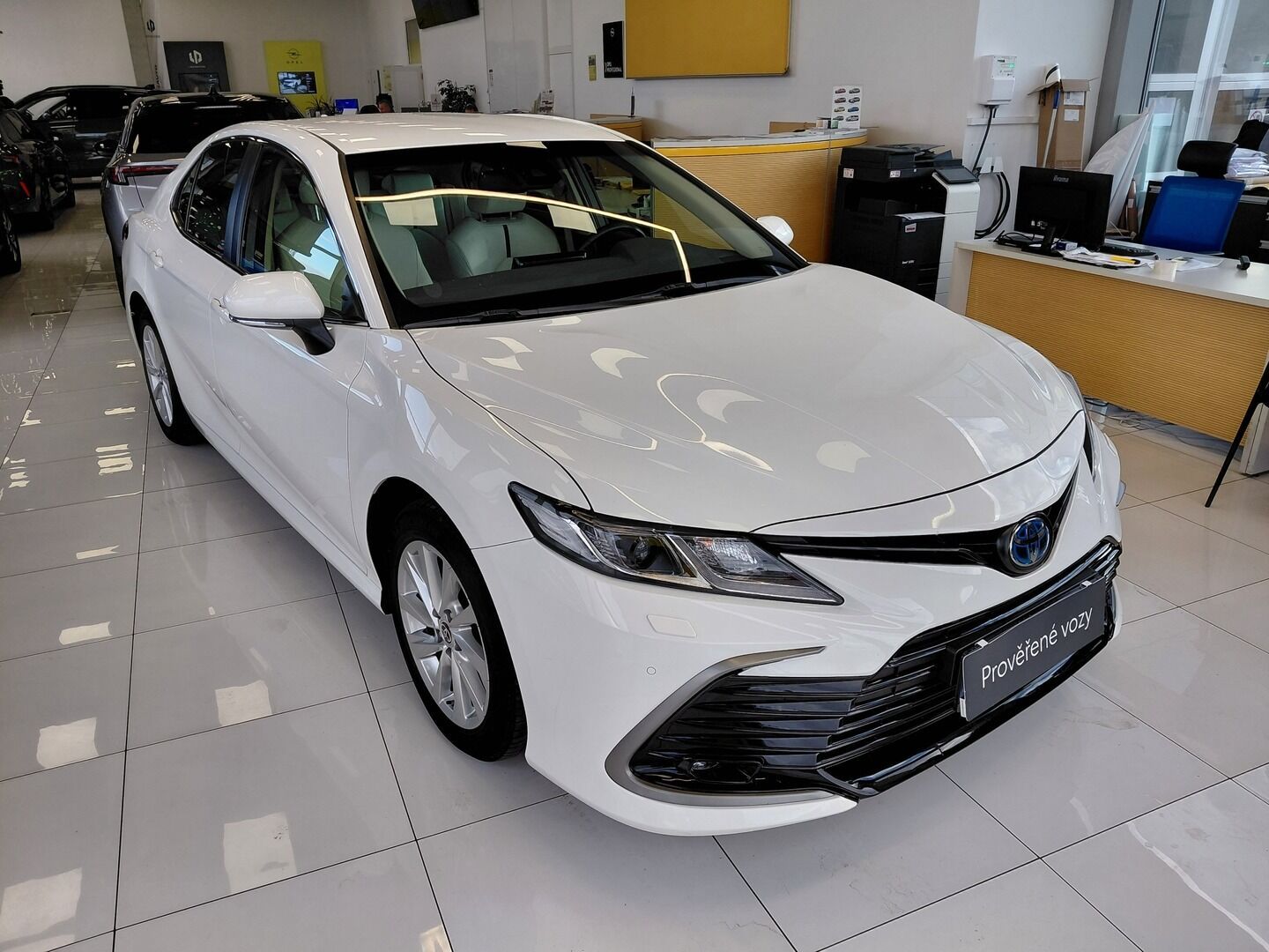 Toyota Camry, 2.5HEV 131KW Busines 2023 - fotka 2