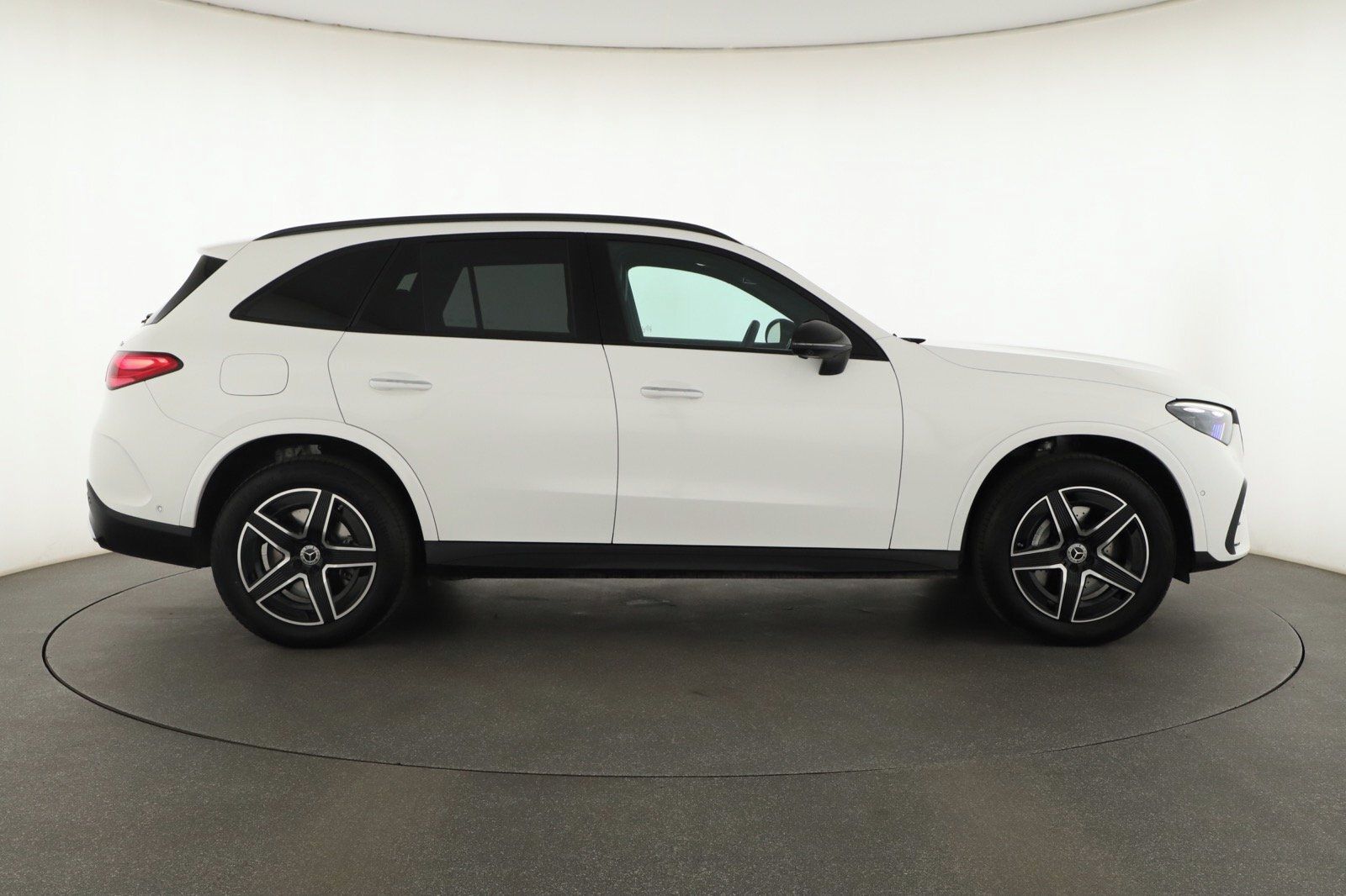 Mercedes-Benz GLC, 300 e 4MATIC, AMG LINE - fotka 6