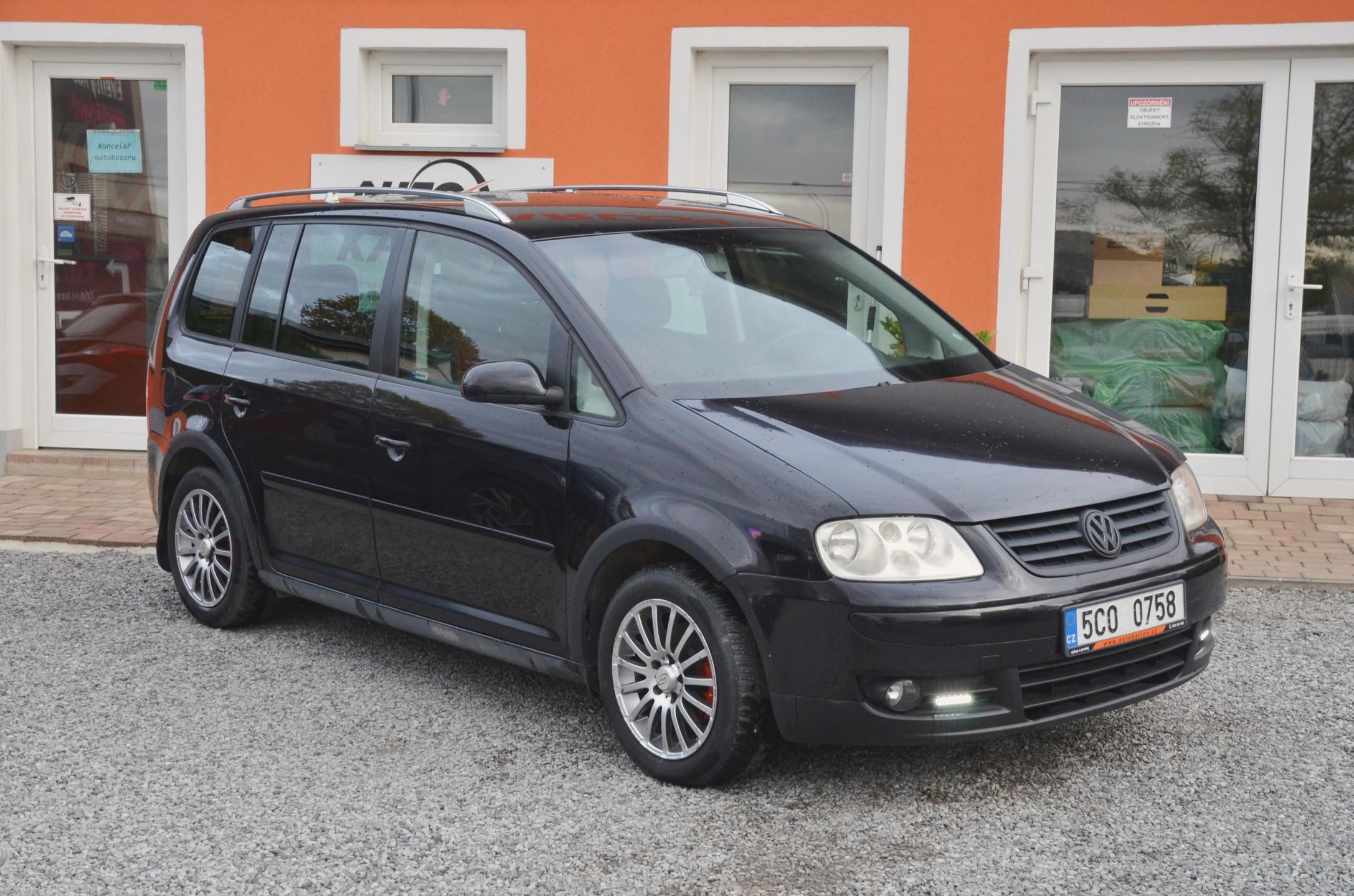Volkswagen Touran, 2.0 TDi 103kW / 2x sada kol