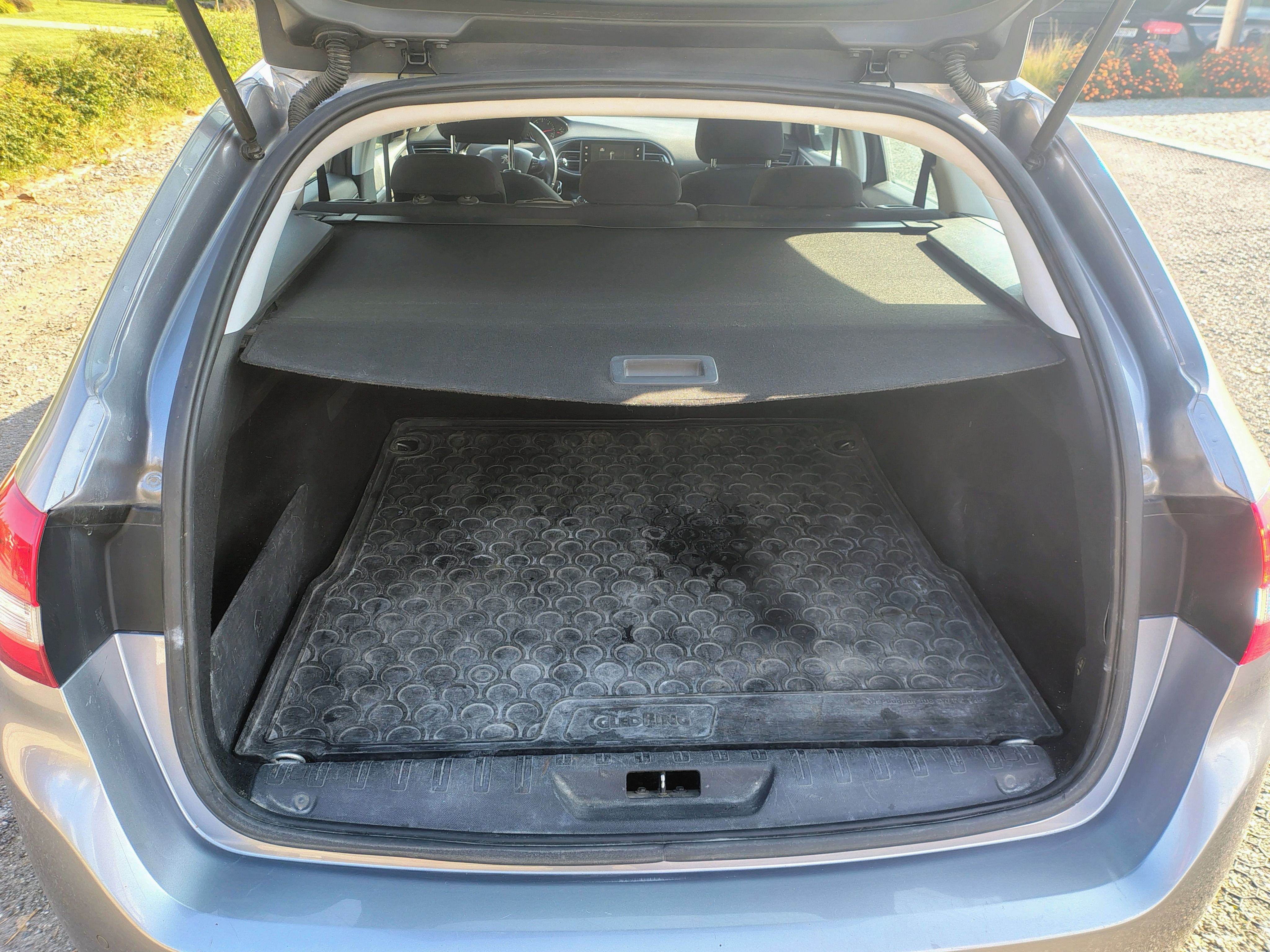 Peugeot 308, 1,6 hdi 68 kw - fotka 6