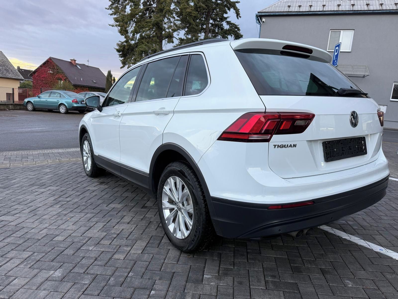 Volkswagen Tiguan, 2.0tdi110kw 4x4 DSG rozvodyLED - fotka 3