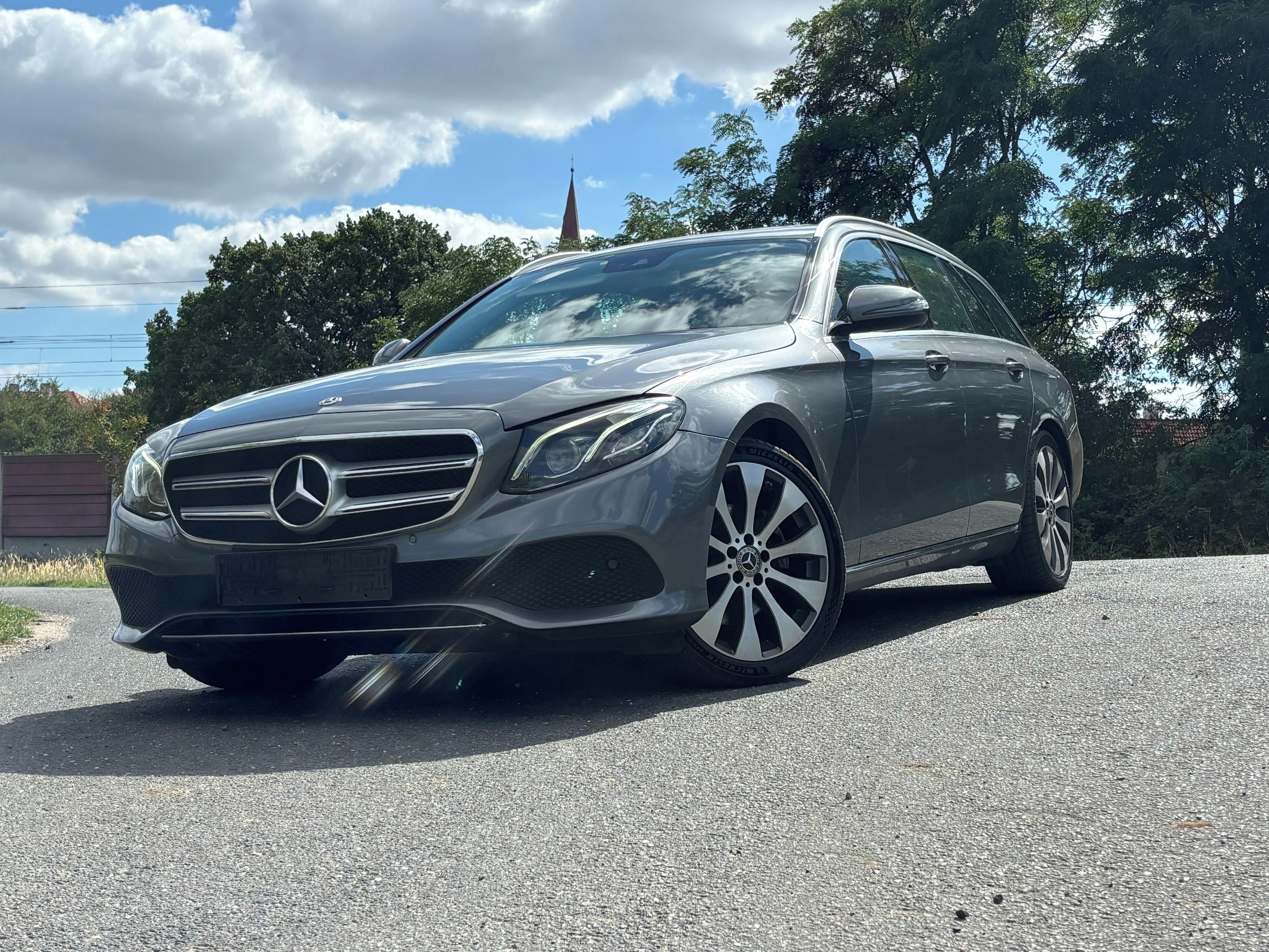 Mercedes-Benz Třídy E, 220D 143KW,4MATIC,SERVISOVÁNO - fotka 5
