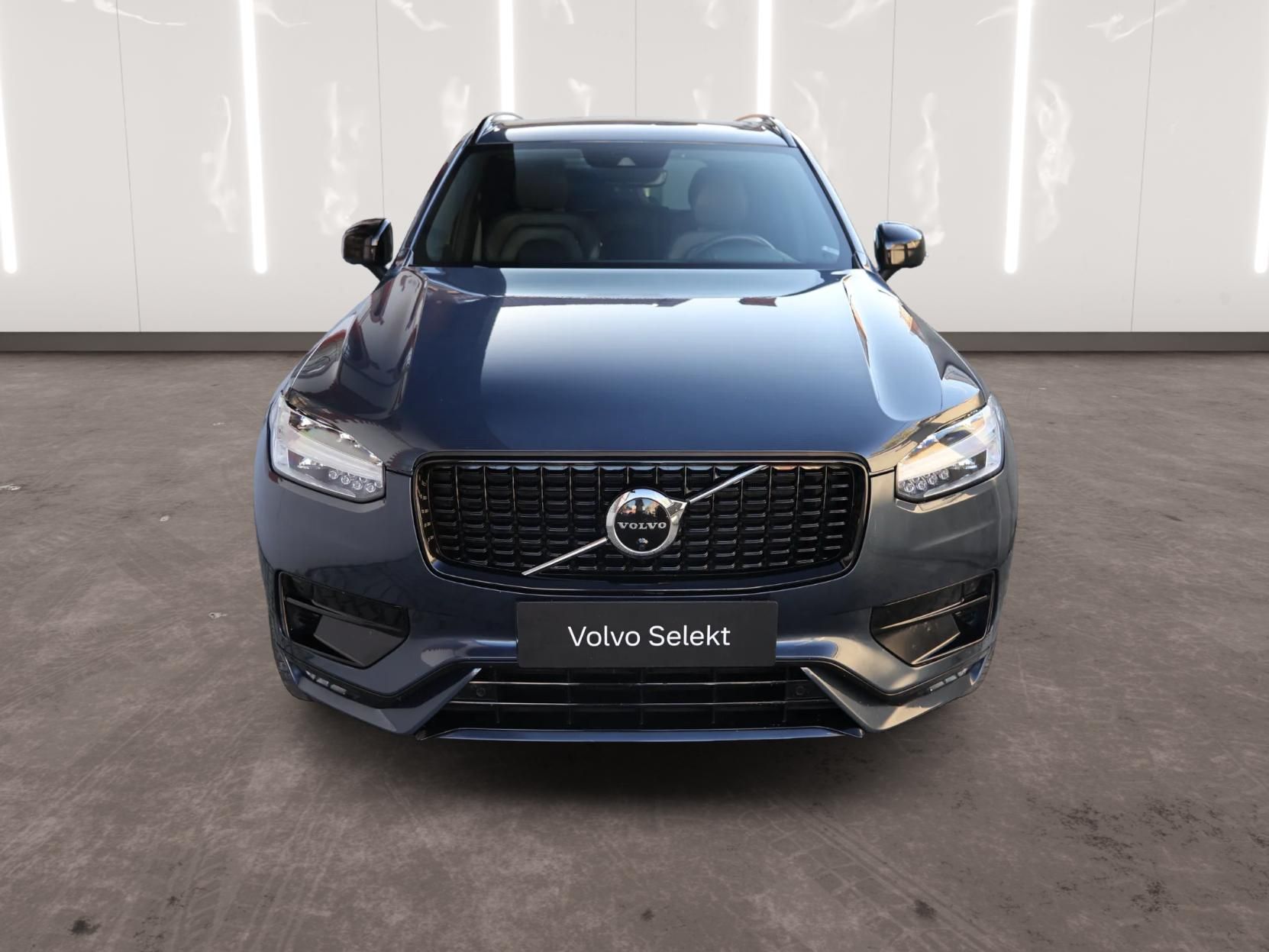 Volvo XC90, R-Design, B5 AWD mild hybrid - fotka 6