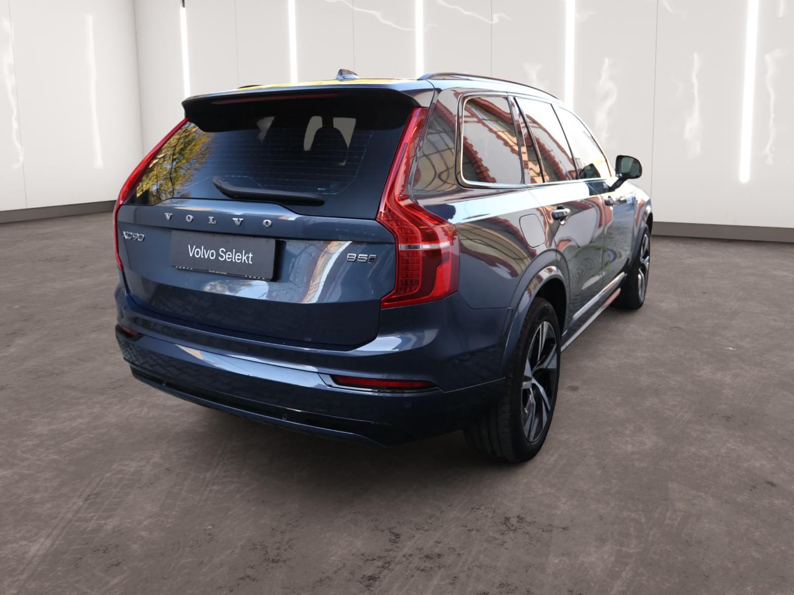 Volvo XC90, R-Design, B5 AWD mild hybrid - fotka 4