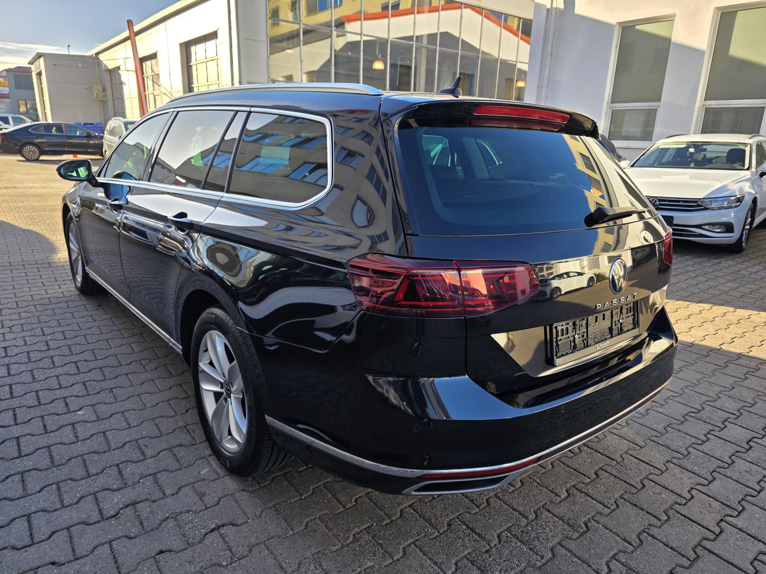 Volkswagen Passat, 2.0 TDI 110kW DSG Elegance - fotka 4