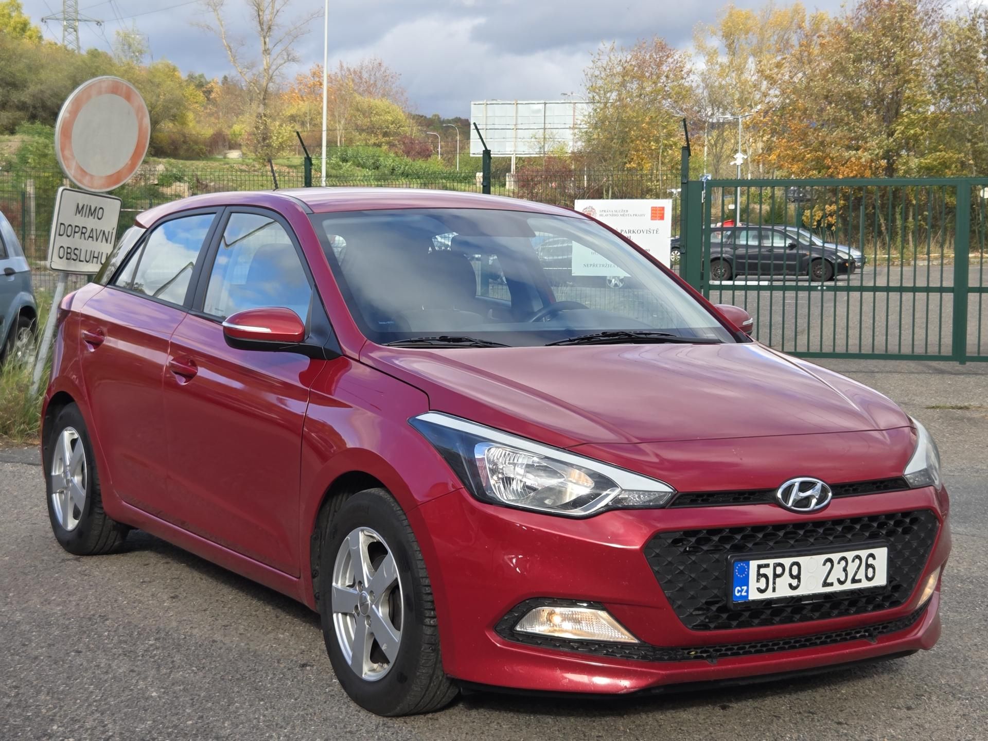 Hyundai i20, 1,2i  lze i na splátky všem! - fotka 3