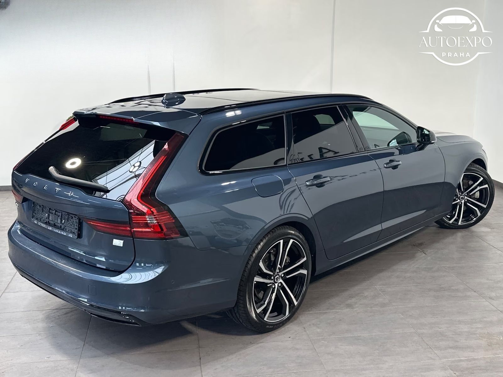 Volvo V90, T6 Recharge*AWD*Plus Dark - fotka 2