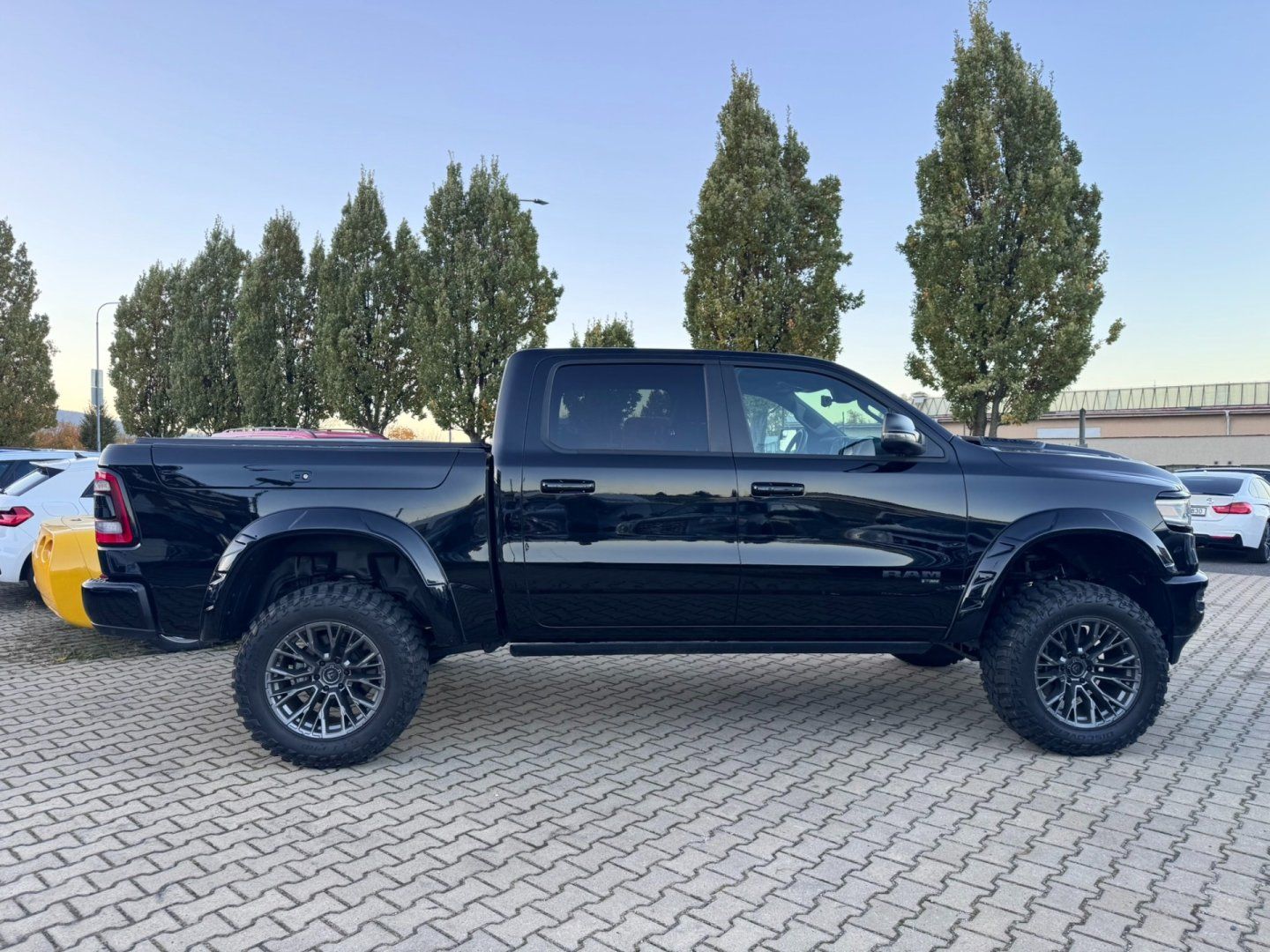 RAM 1500, LIM 4X4 291KW 5,7 HEMI 6" DPH - fotka 6