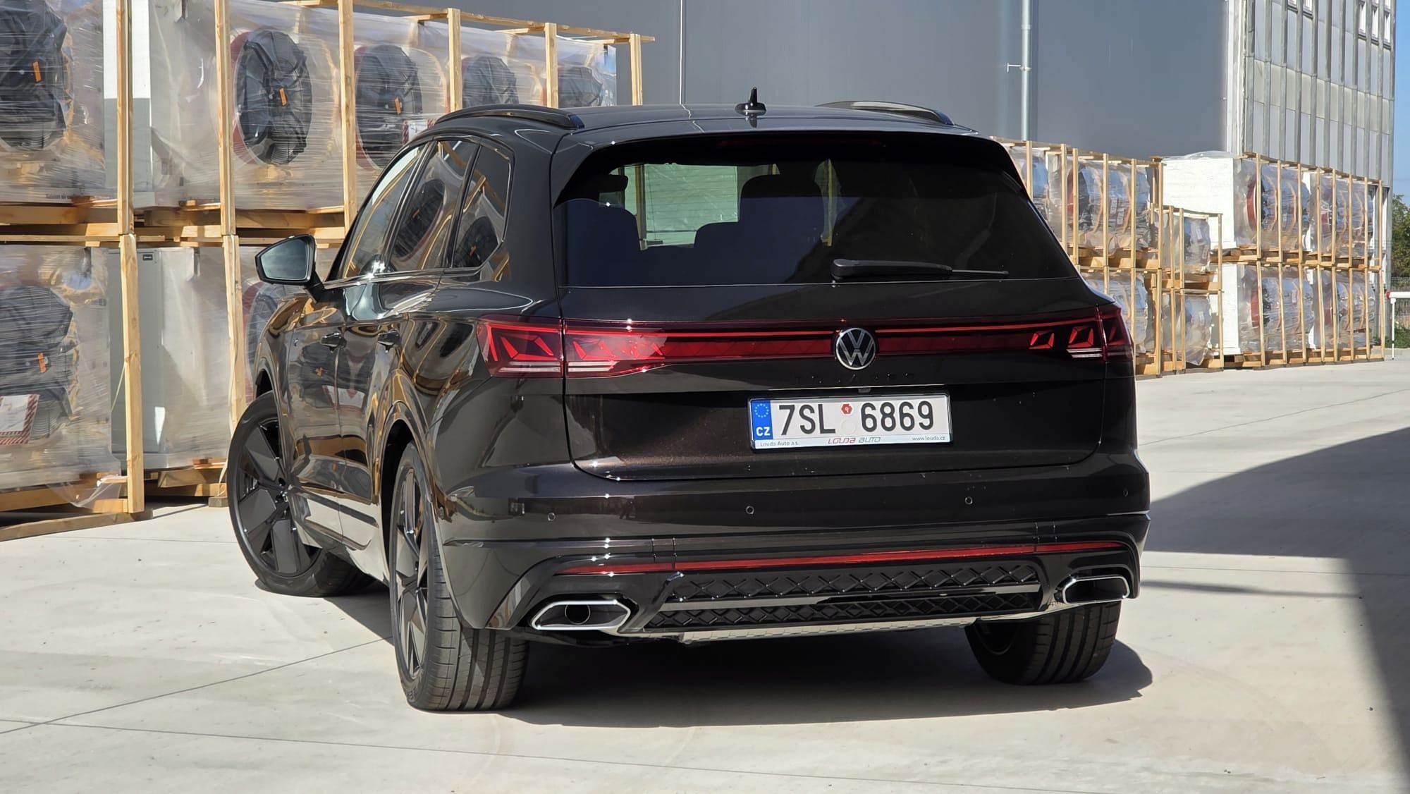 Volkswagen Touareg, R-line Final Edition 210kW - fotka 4