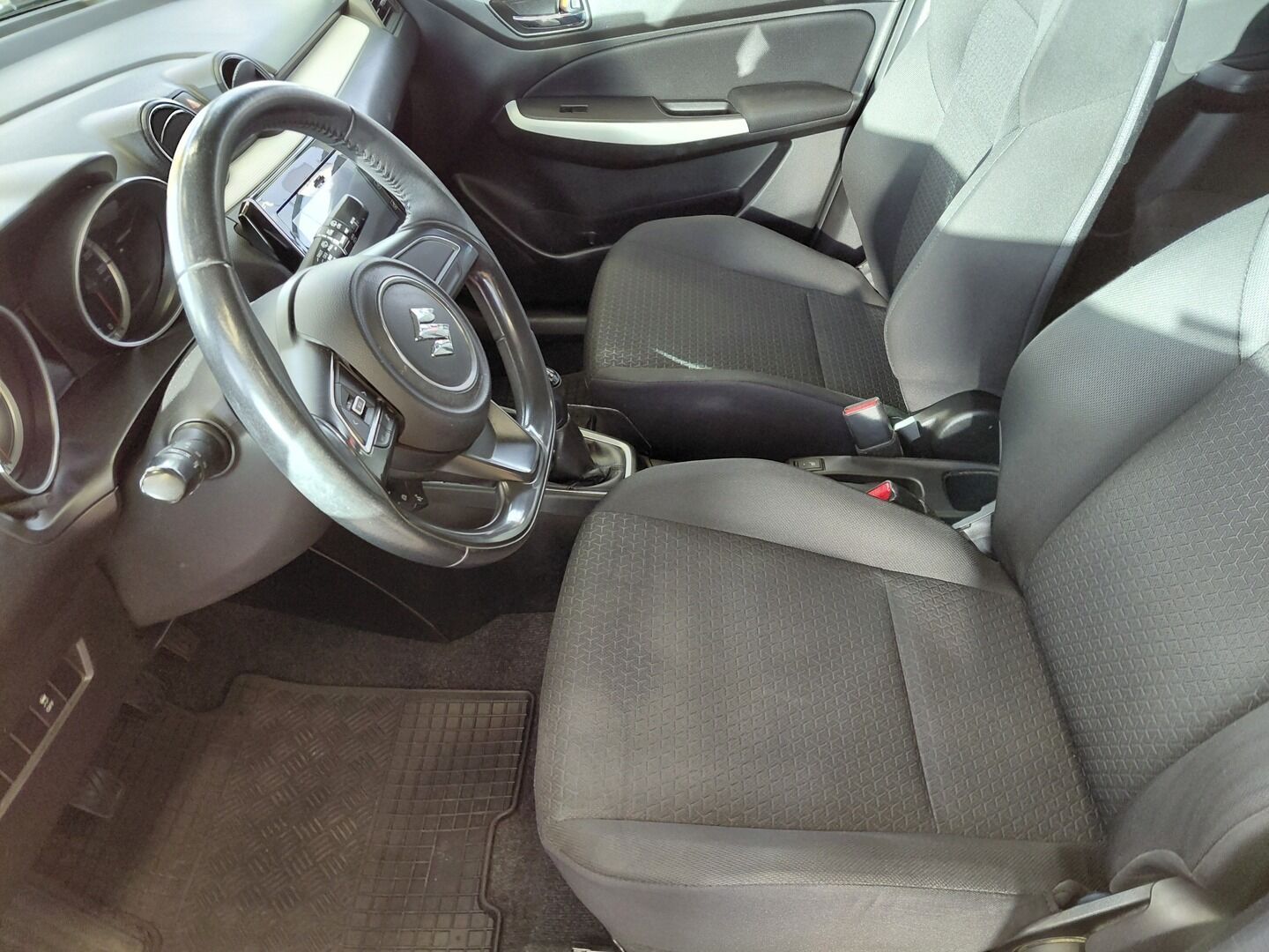 Suzuki Swift, 1.2i 66KW 2018 - fotka 5