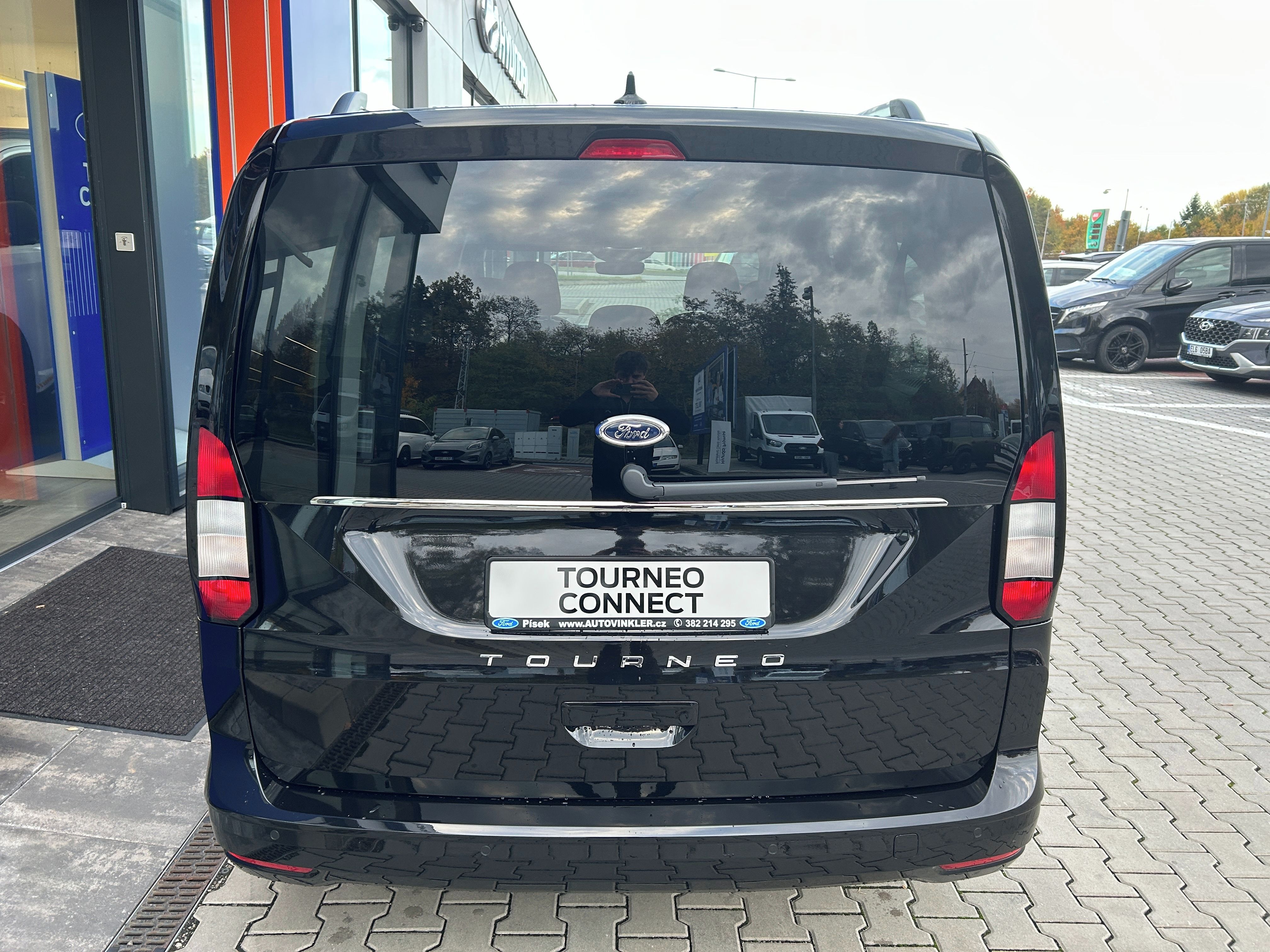 Ford Tourneo Connect, Grand 1.5, 85kW AT Titanium - fotka 5