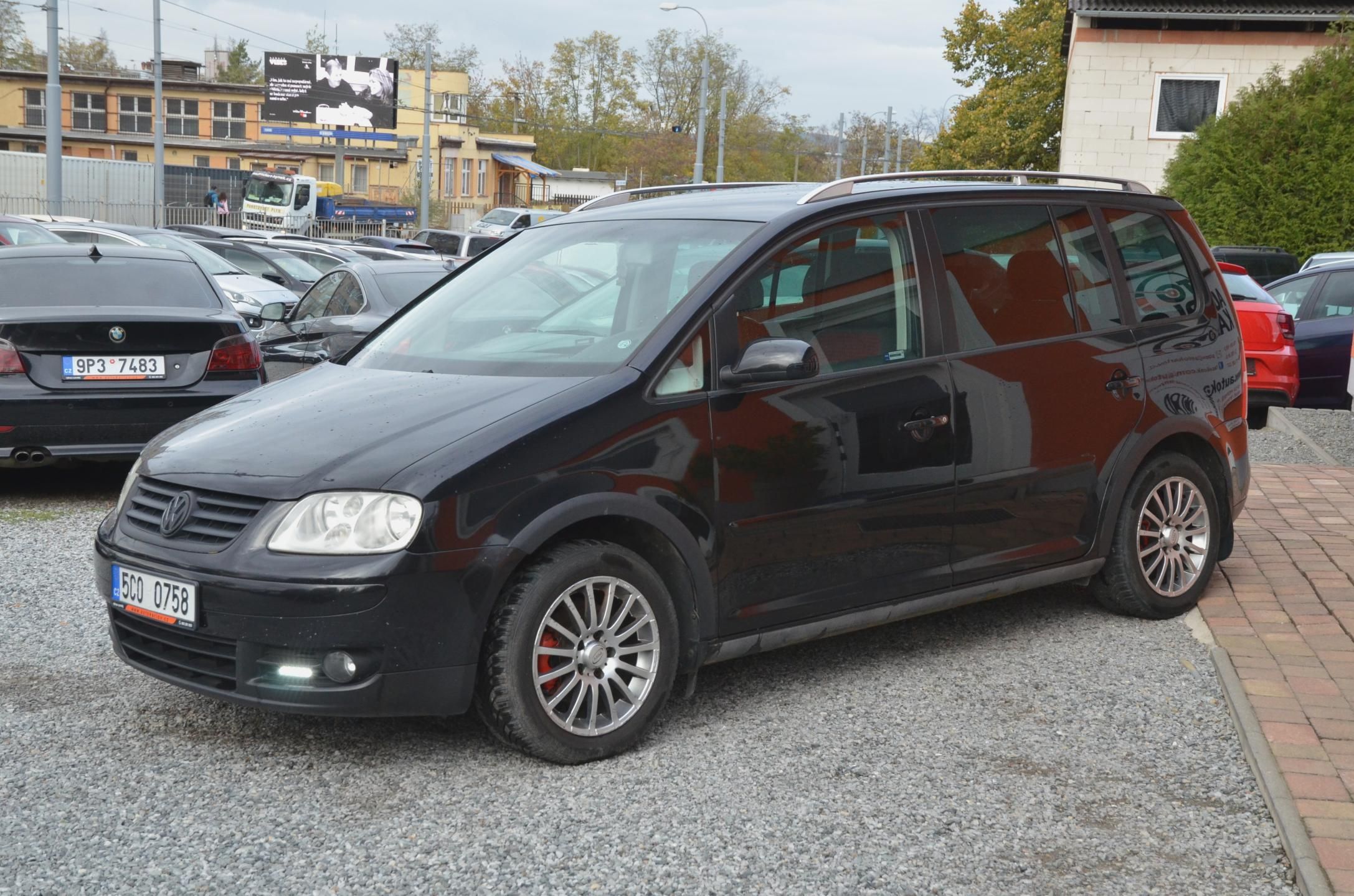Volkswagen Touran, 2.0 TDi 103kW / 2x sada kol - fotka 3