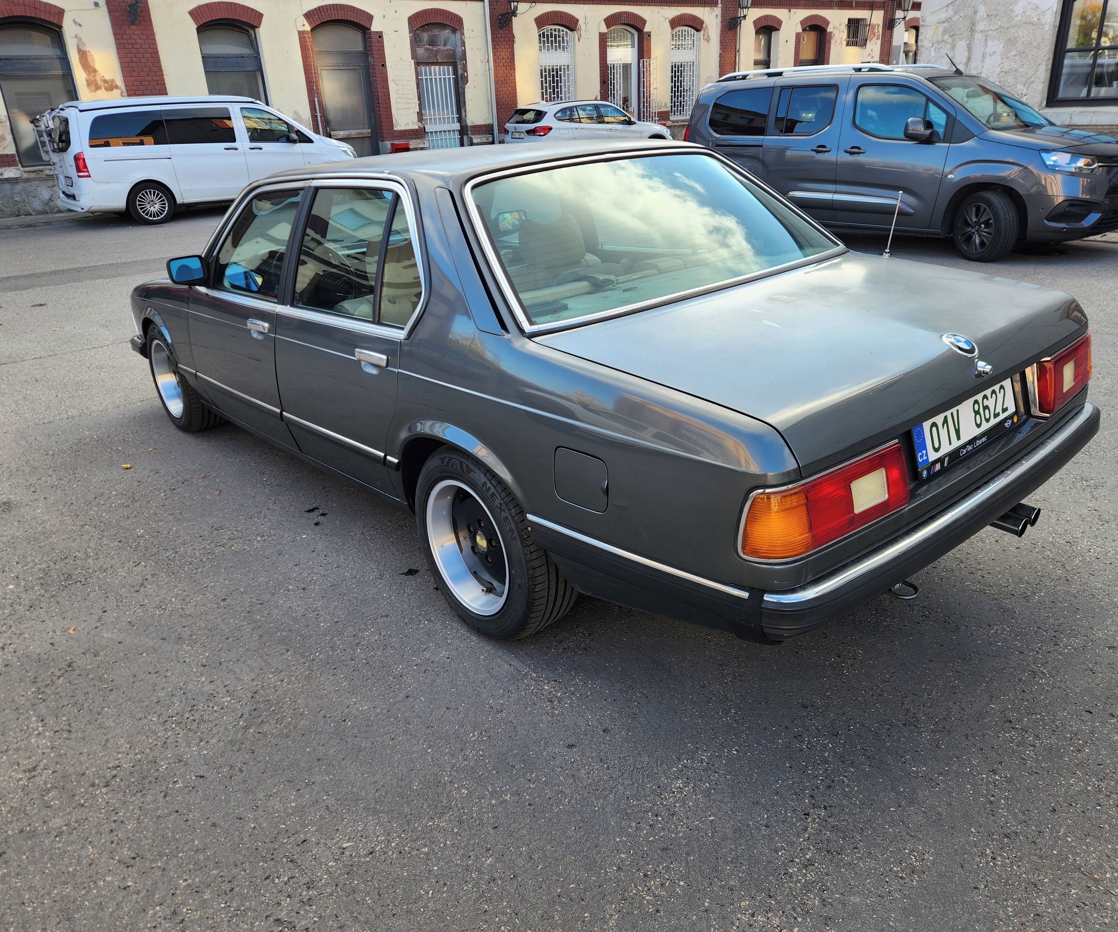 BMW Řada 7, 732I*AUTOMAT*VETERÁN*SPZ*145KW - fotka 5
