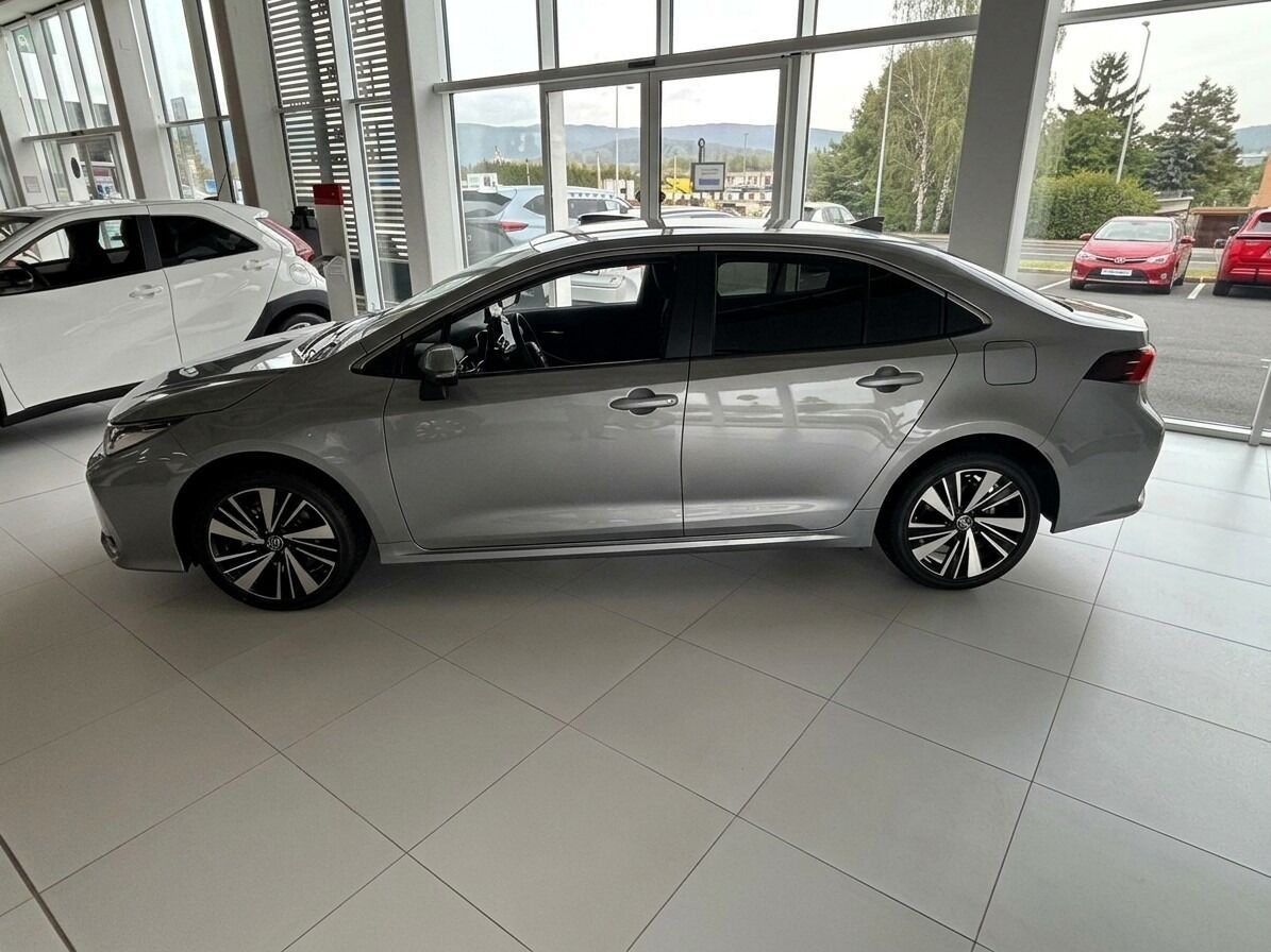Toyota Corolla, 1,8 SD Style HEV - fotka 4