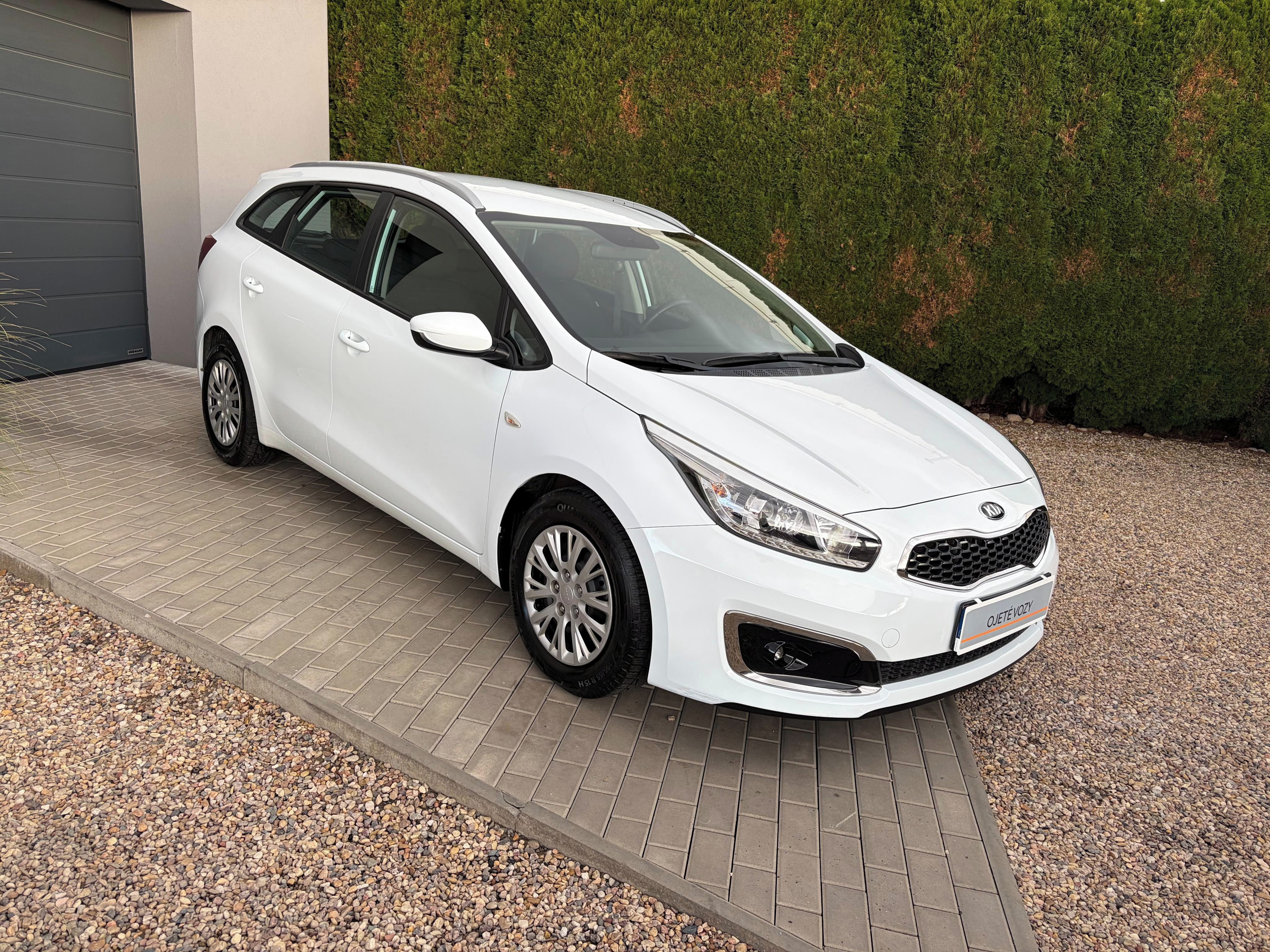 Kia Cee´d, 1.4 CRDI 66kW, Výhřev volantu - fotka 3
