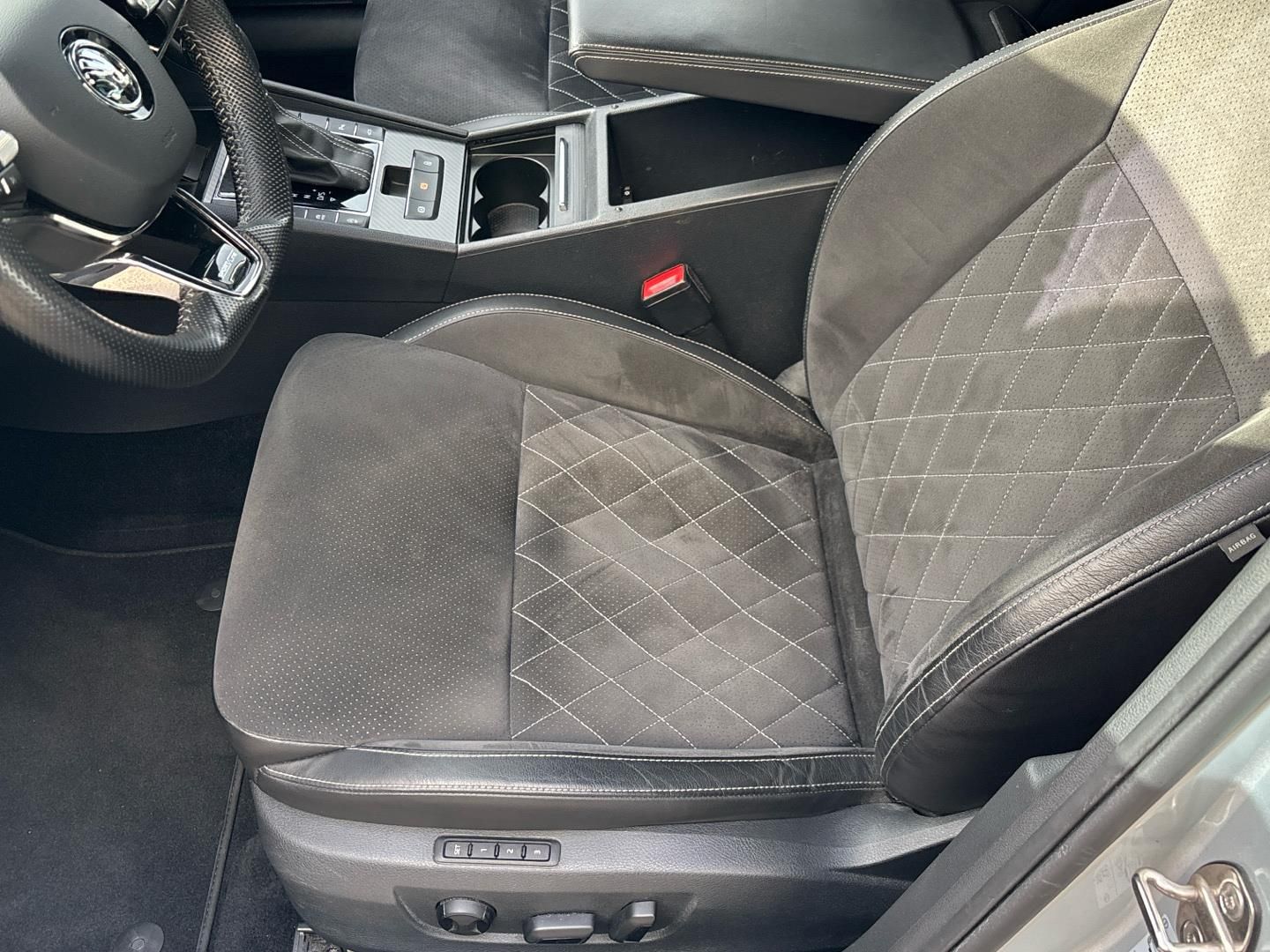 Škoda Superb, 2.0 TDI / 147 kW Sportline 4x4 - fotka 6