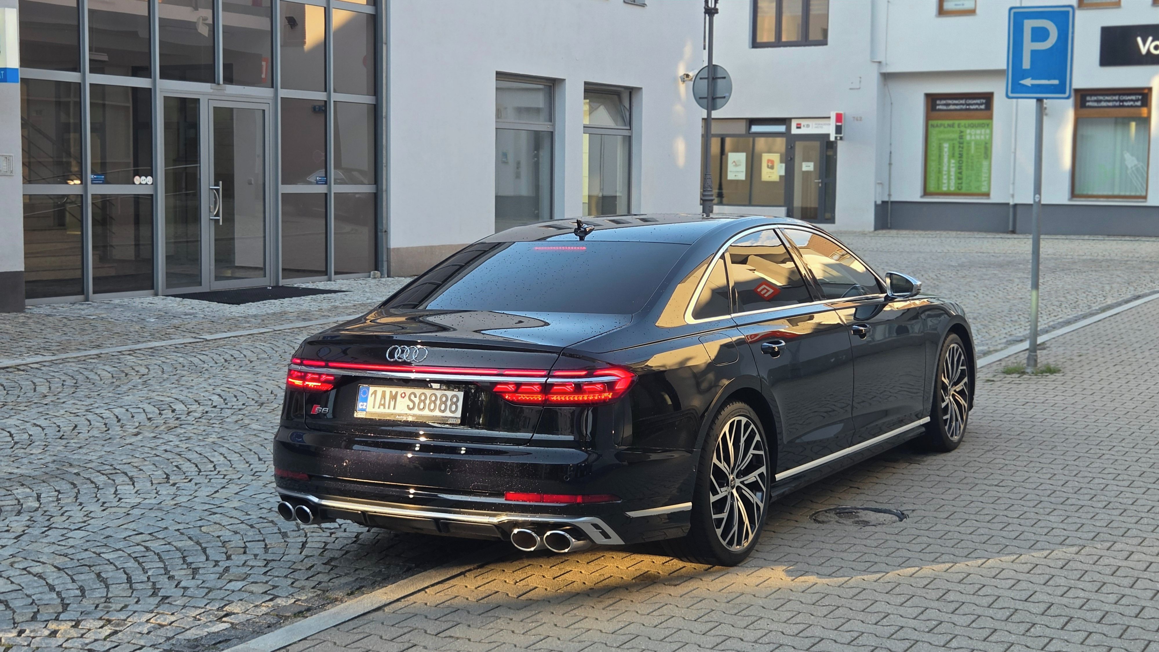 Audi S8, CARBON CERAMIC,ZÁRUKA,PPF,ČR - fotka 4