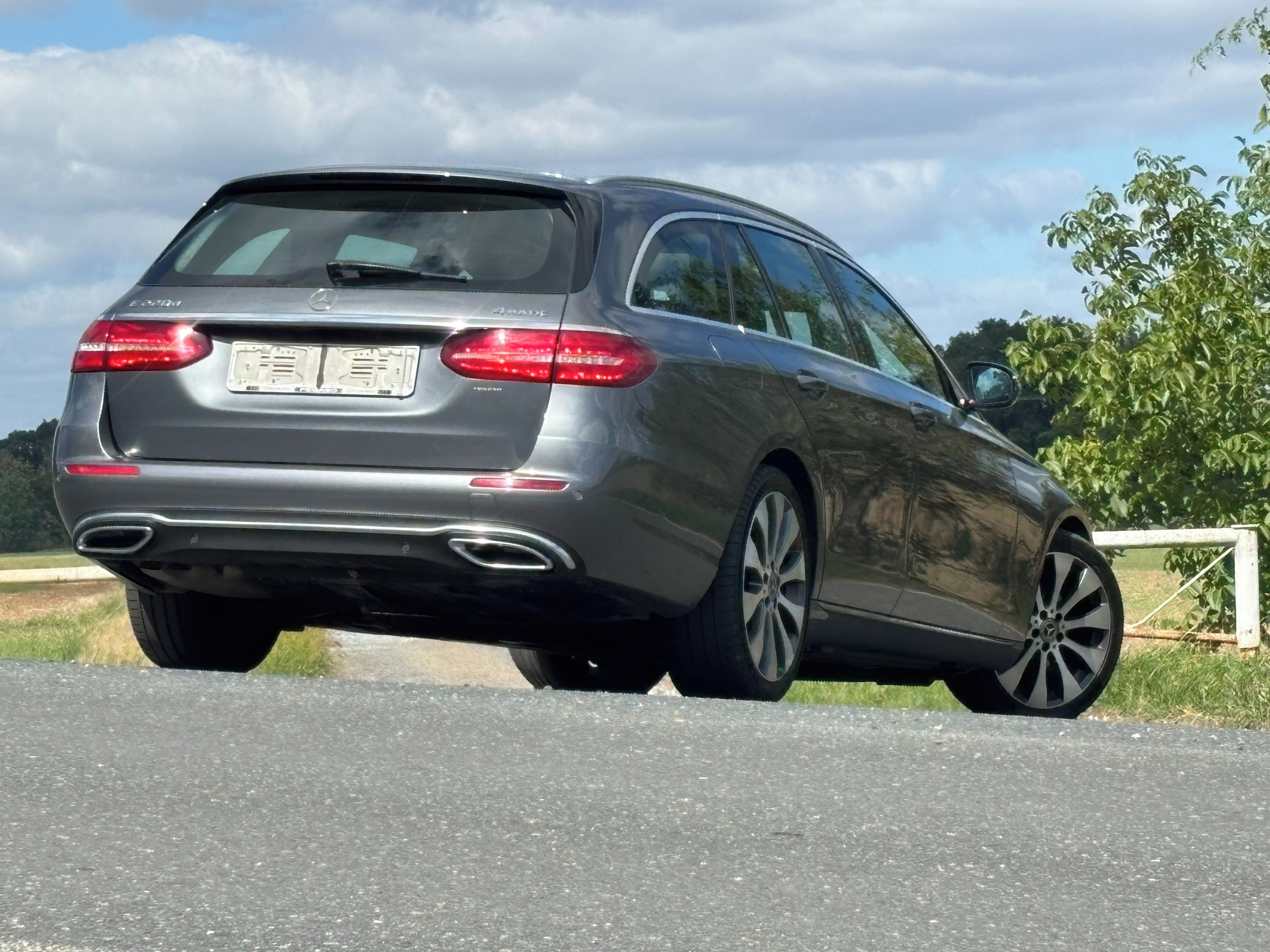 Mercedes-Benz Třídy E, 220D 143KW,4MATIC,SERVISOVÁNO - fotka 6