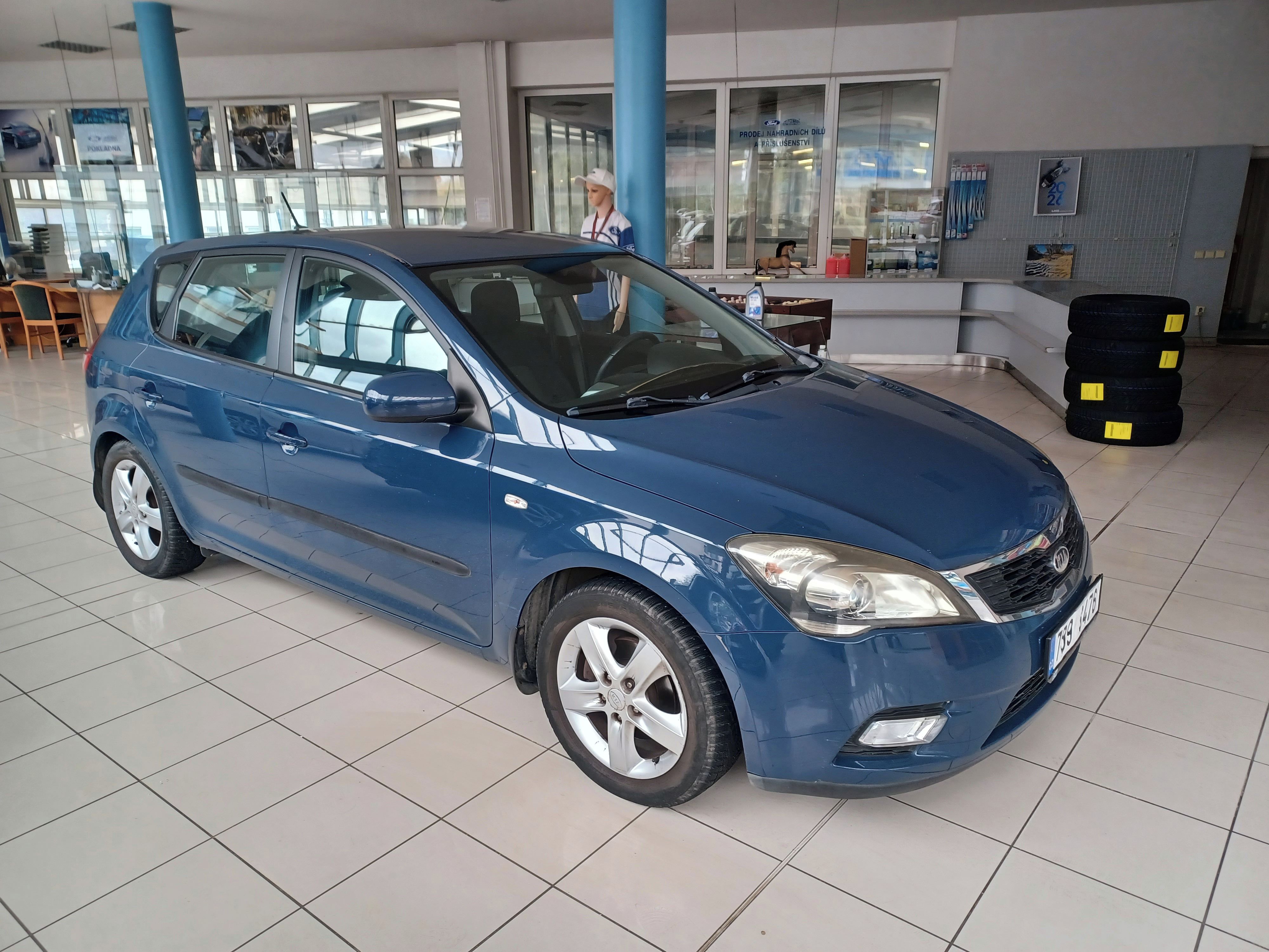 Kia Cee´d, 1majitel ,pravidelný servis - fotka 3