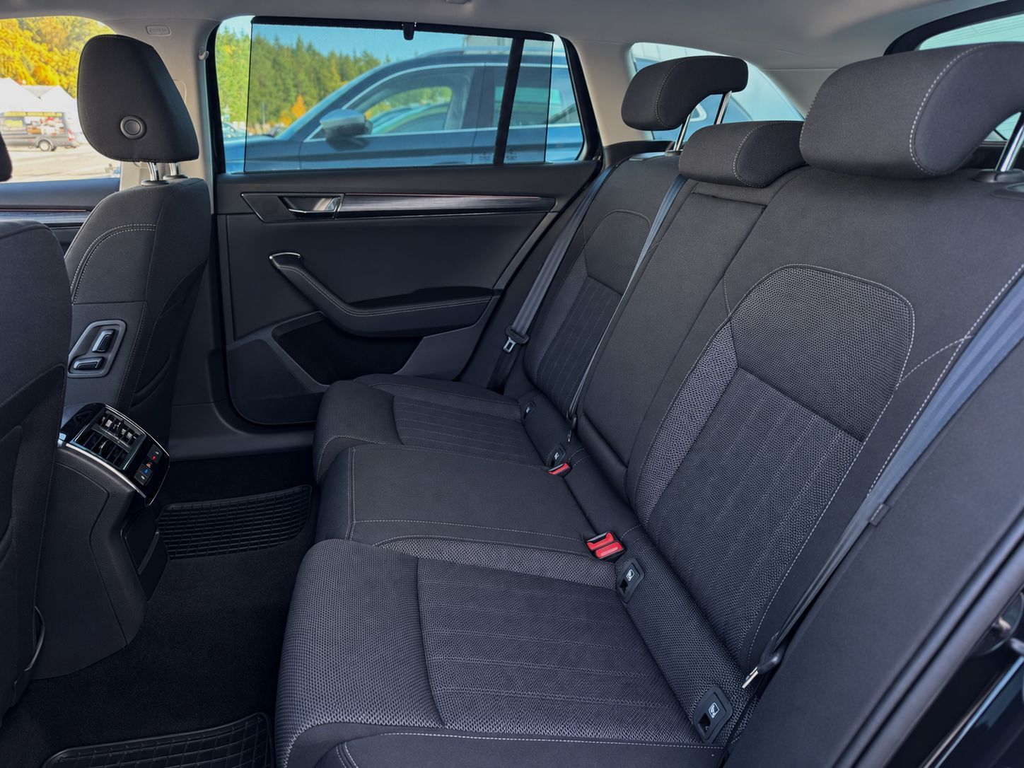 Škoda Superb, 2.0TDI 110kW DSG Tažné Webasto - fotka 5