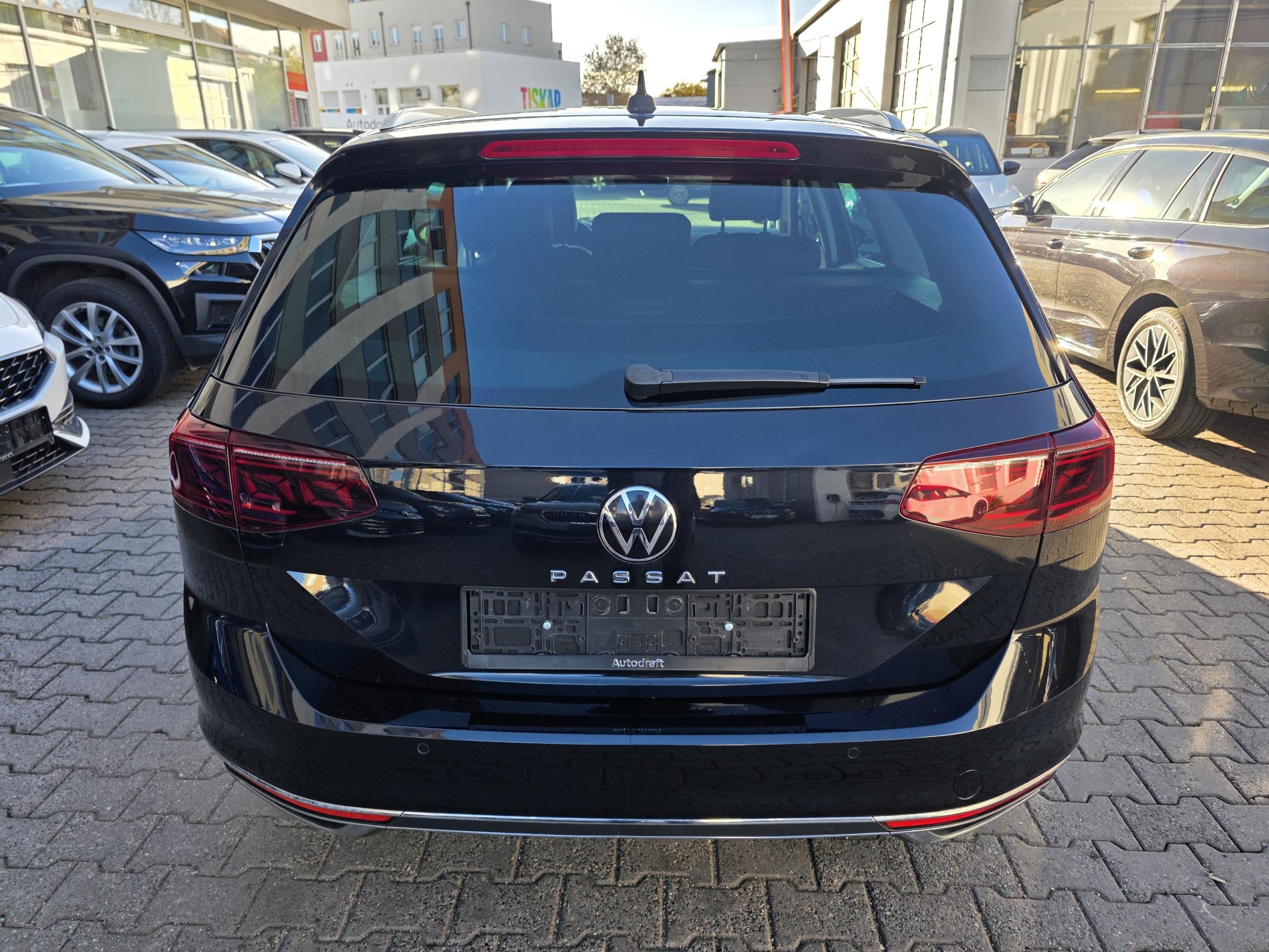 Volkswagen Passat, 2.0 TDI 110kW DSG Elegance - fotka 5