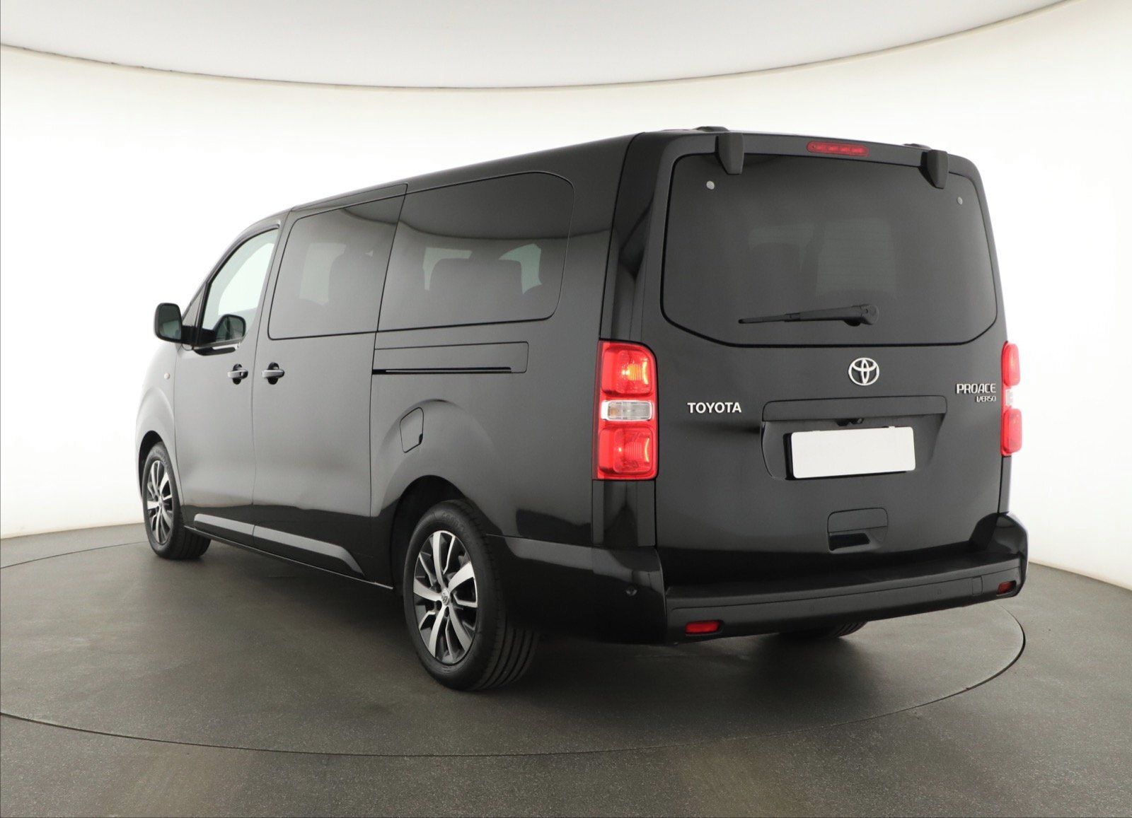 Toyota Proace Verso, 2.0 D-4D, VIP, 7 míst, L2 - fotka 4