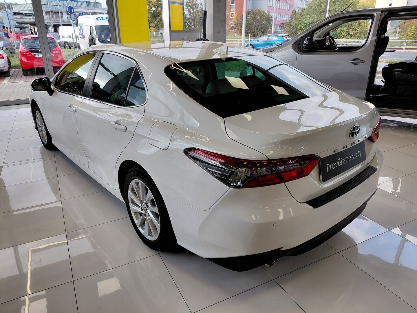 Toyota Camry, 2.5HEV 131KW Busines 2023 - fotka 4