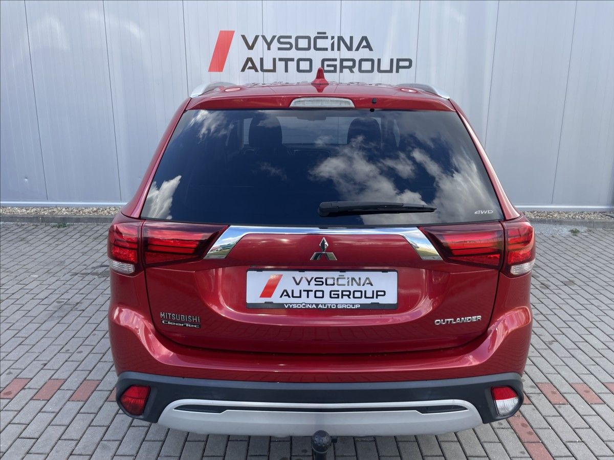 Mitsubishi Outlander, 2,0 INTENSE 4WD Nové ČR - fotka 4
