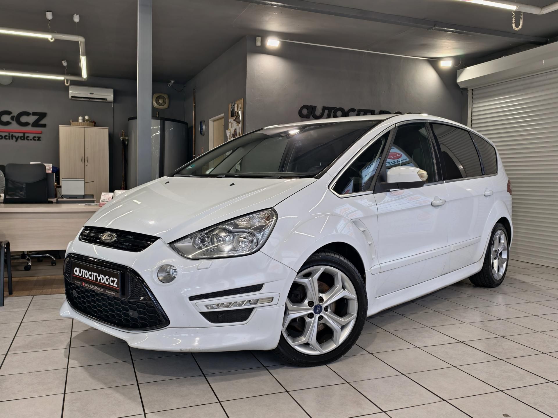 Ford S-MAX, 2.2 TDCI 147kW TITANIUM S - fotka 3