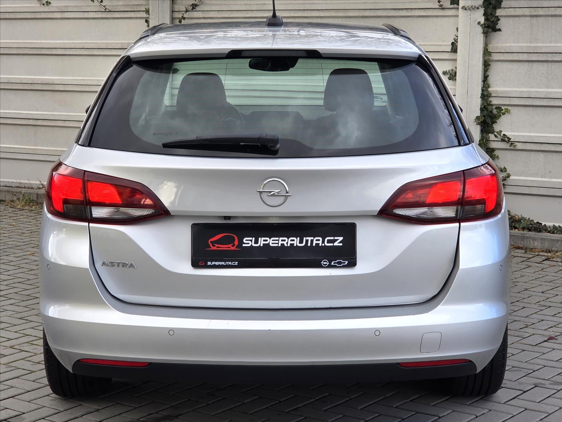 Opel Astra, 1,4 Turbo 107kW Edition 1.maj - fotka 5