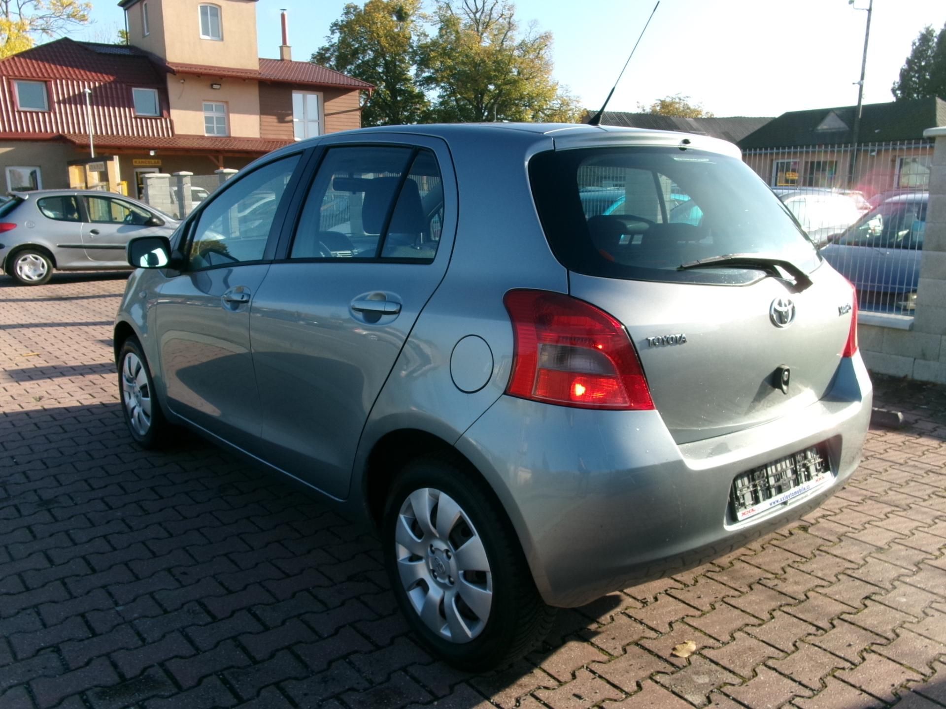 Toyota Yaris, 1,0i KLIMA - fotka 5