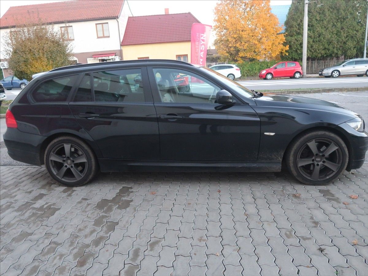 BMW Řada 3, 2,0 320d XDrive, xenony - fotka 3