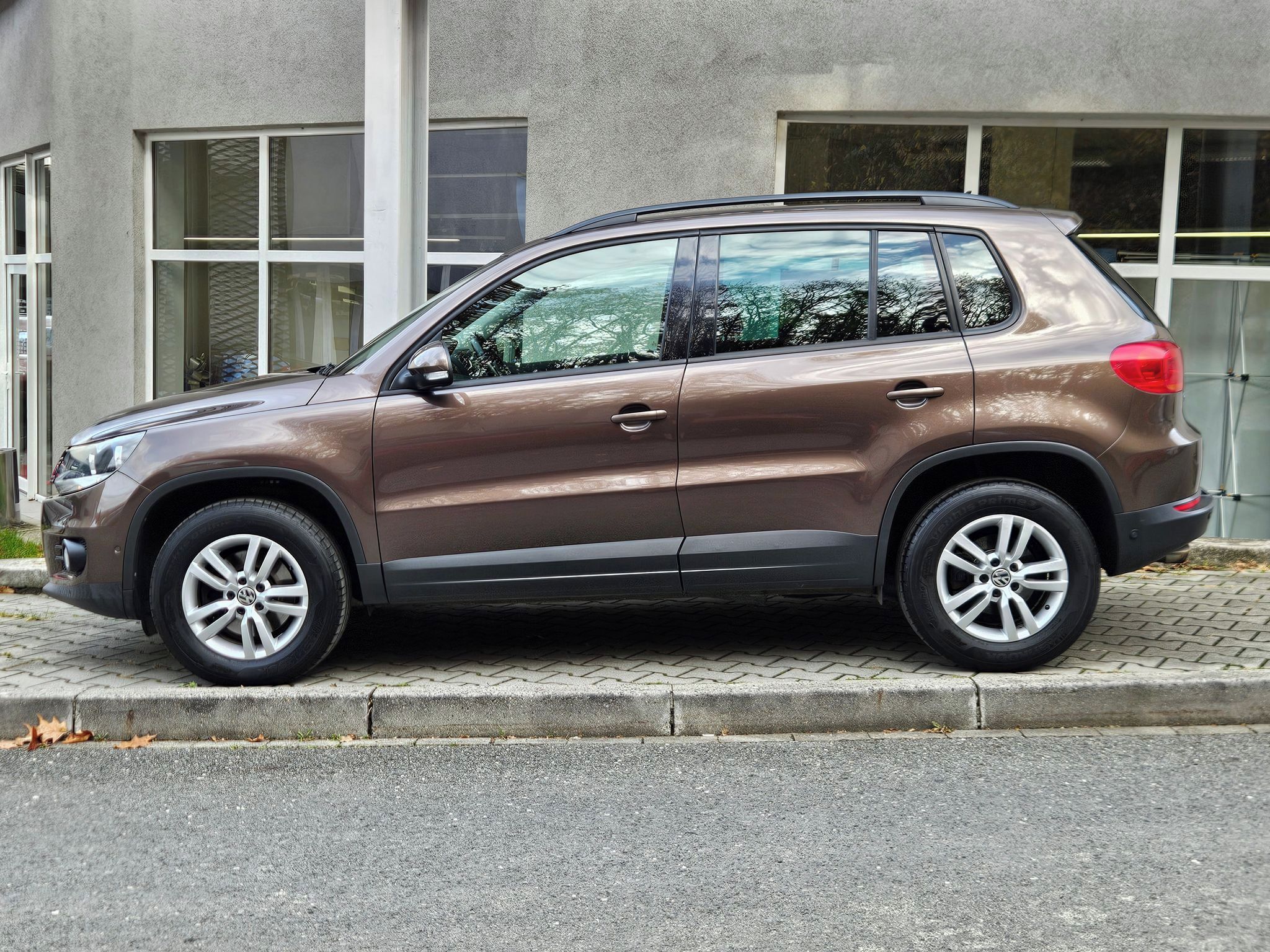 Volkswagen Tiguan, 1,4 TSi, ČR, 1.maj, serv.kn. - fotka 2