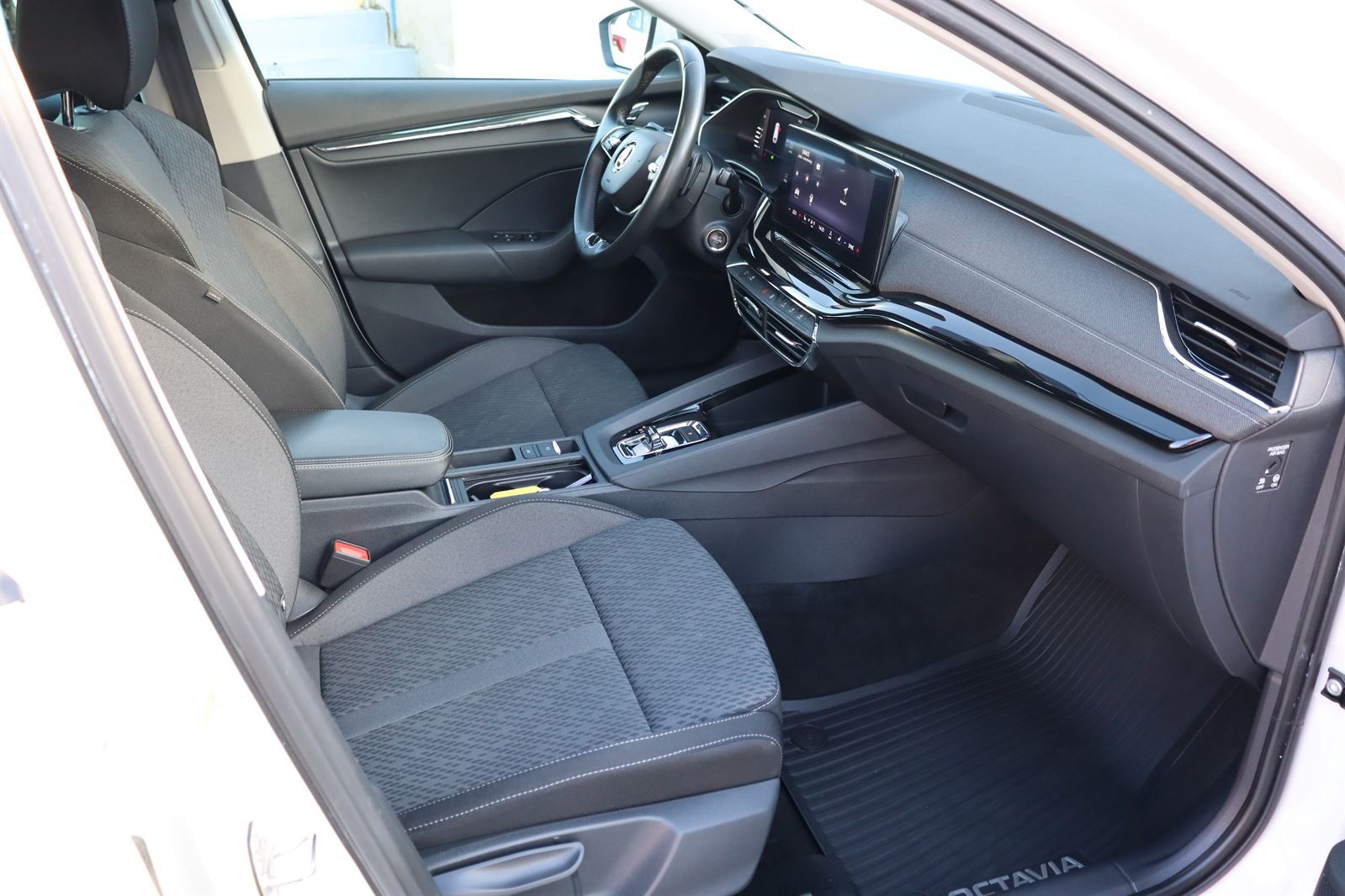Škoda Octavia, 2.0 TDI DSG Style Combi - fotka 4