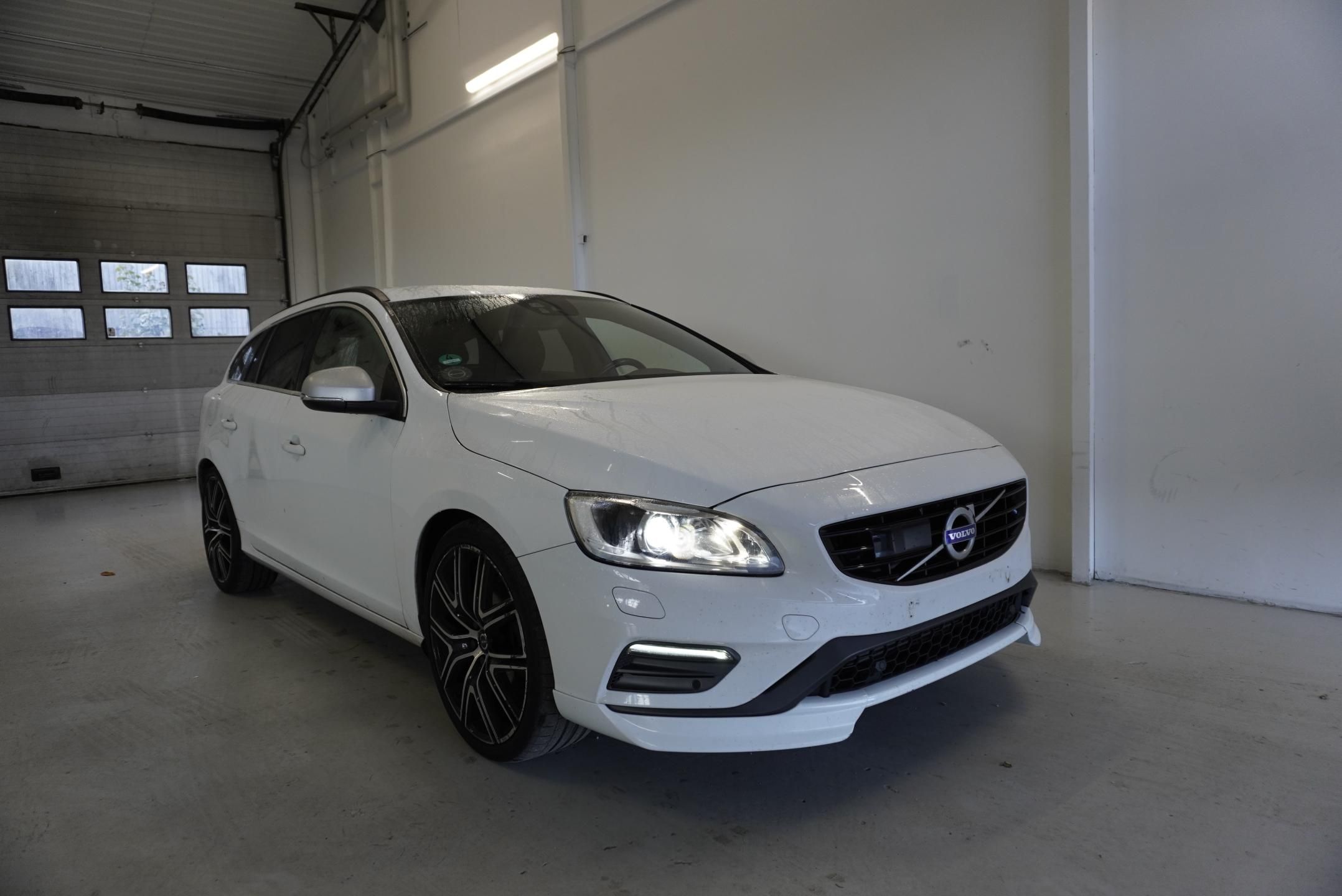 Volvo V60, 2,0 T4 R-DESIGN AUTOMAT - fotka 3