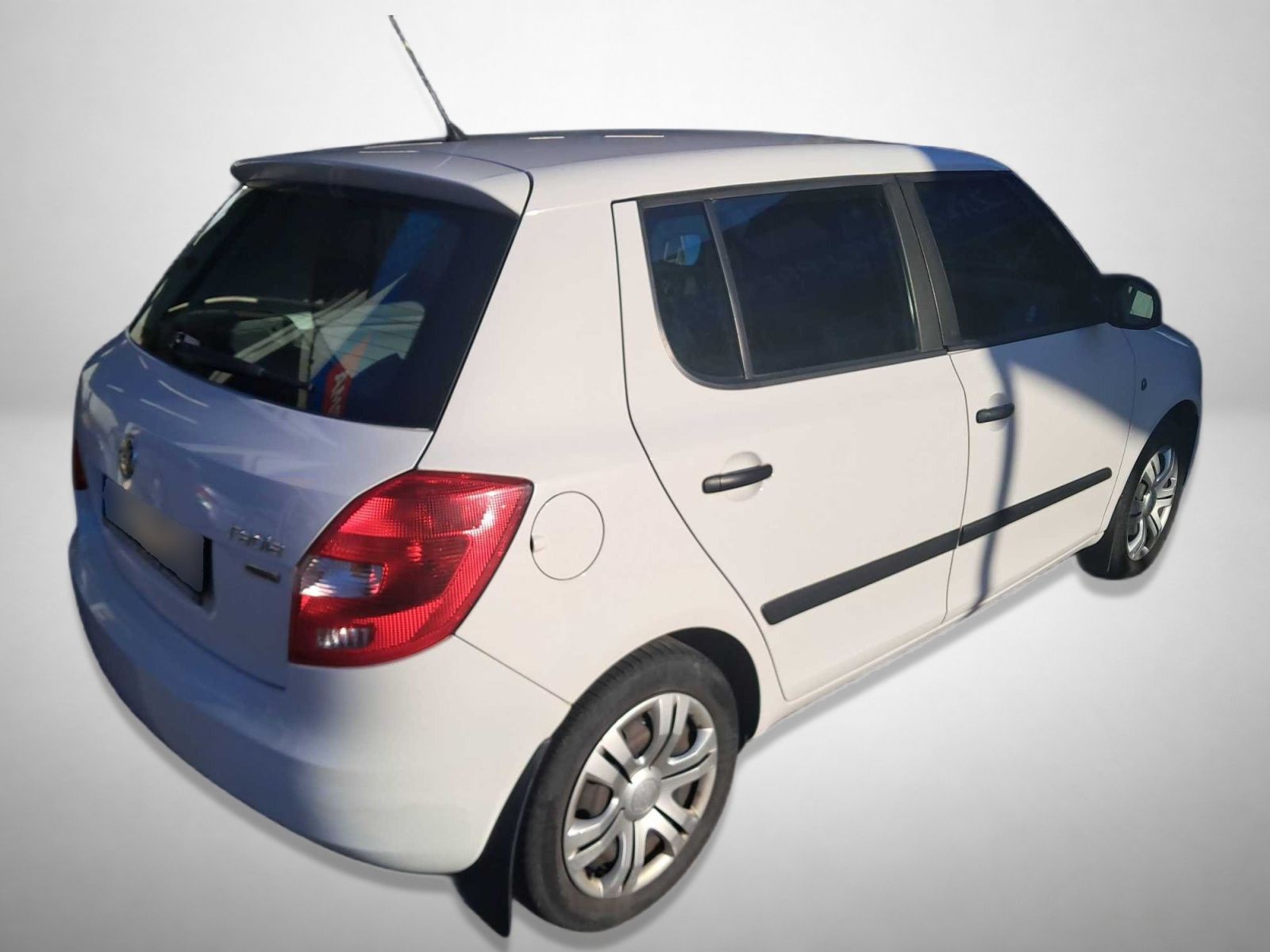Škoda Fabia, 1.2 12V, po STK, jezdí skvěle - fotka 2