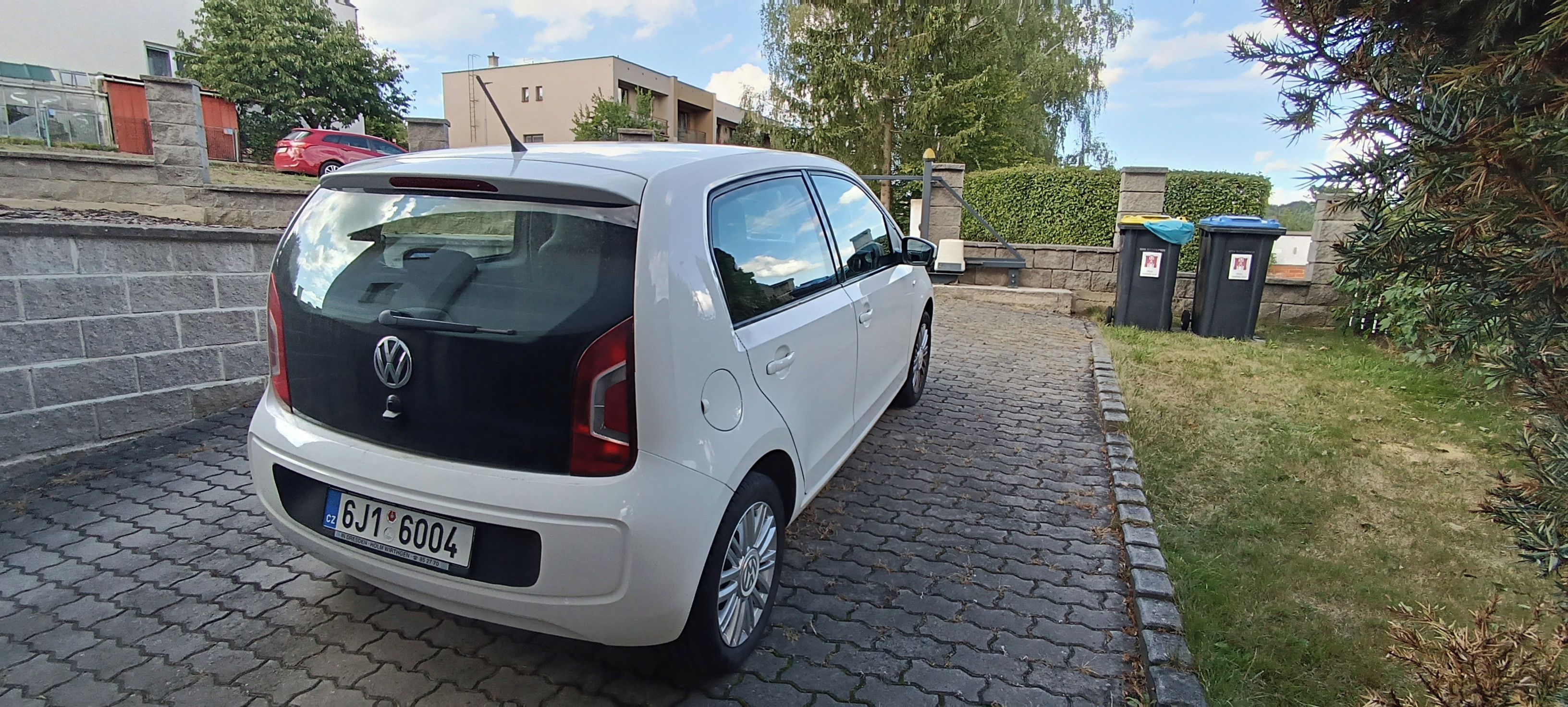 Volkswagen Up!, 1.0 MPI 44 KW, nájezd 82tis km - fotka 6