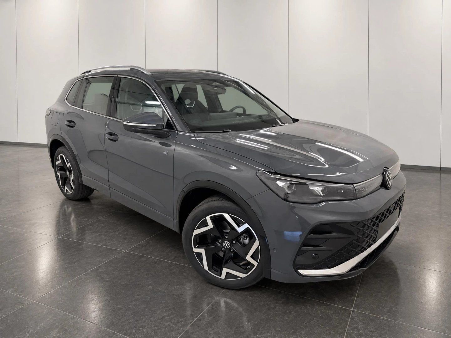 Volkswagen Tiguan, R-Line 1.5 eTSI DSG Tažné