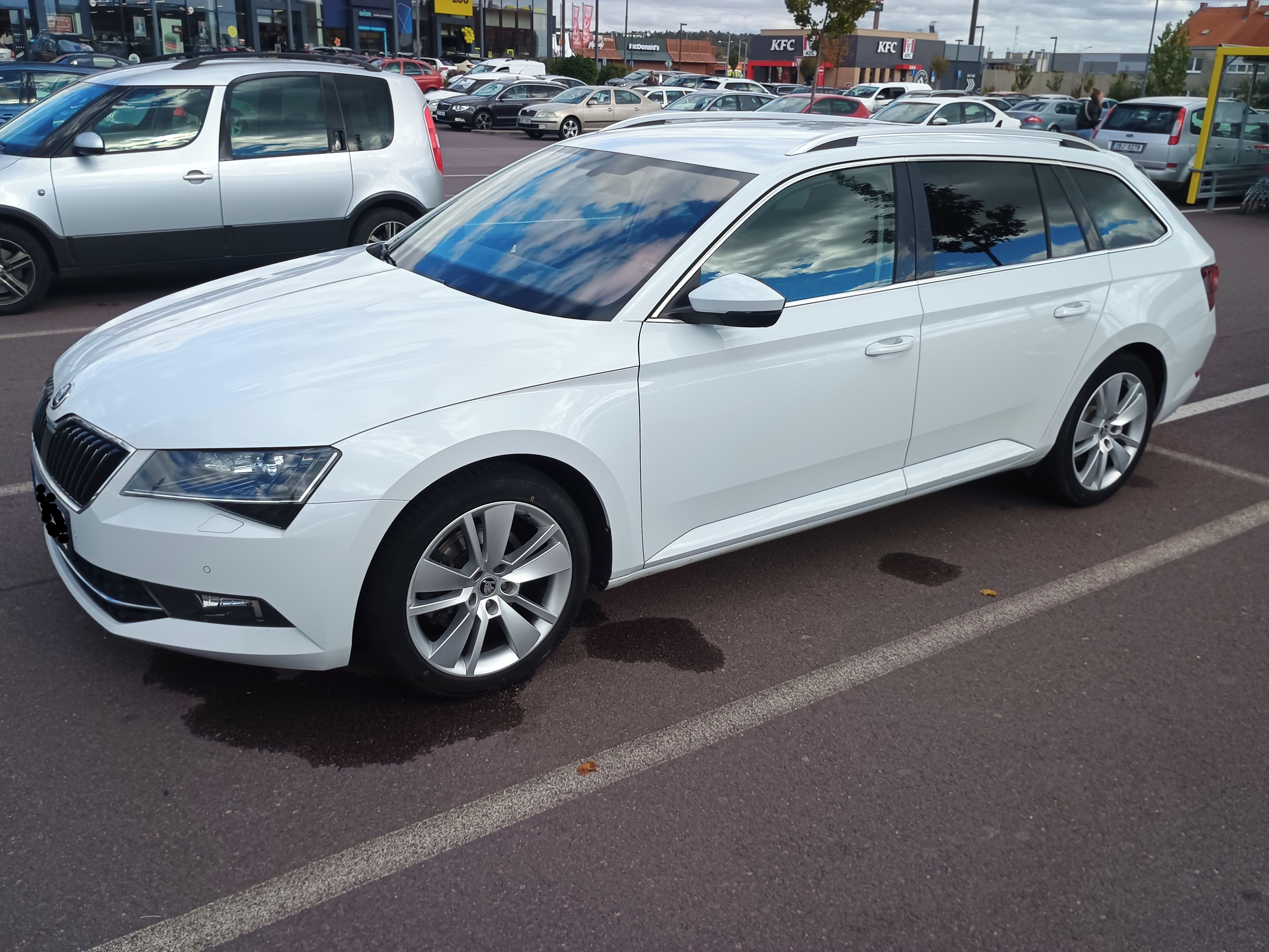 Škoda Superb, 3 2.0TDI Style+ tažné ČR - fotka 3