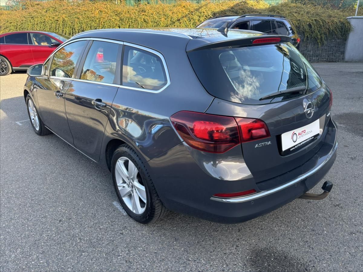 Opel Astra, 1,7 CDTi 81kW Cosmo NAVI TAŽNÉ - fotka 3