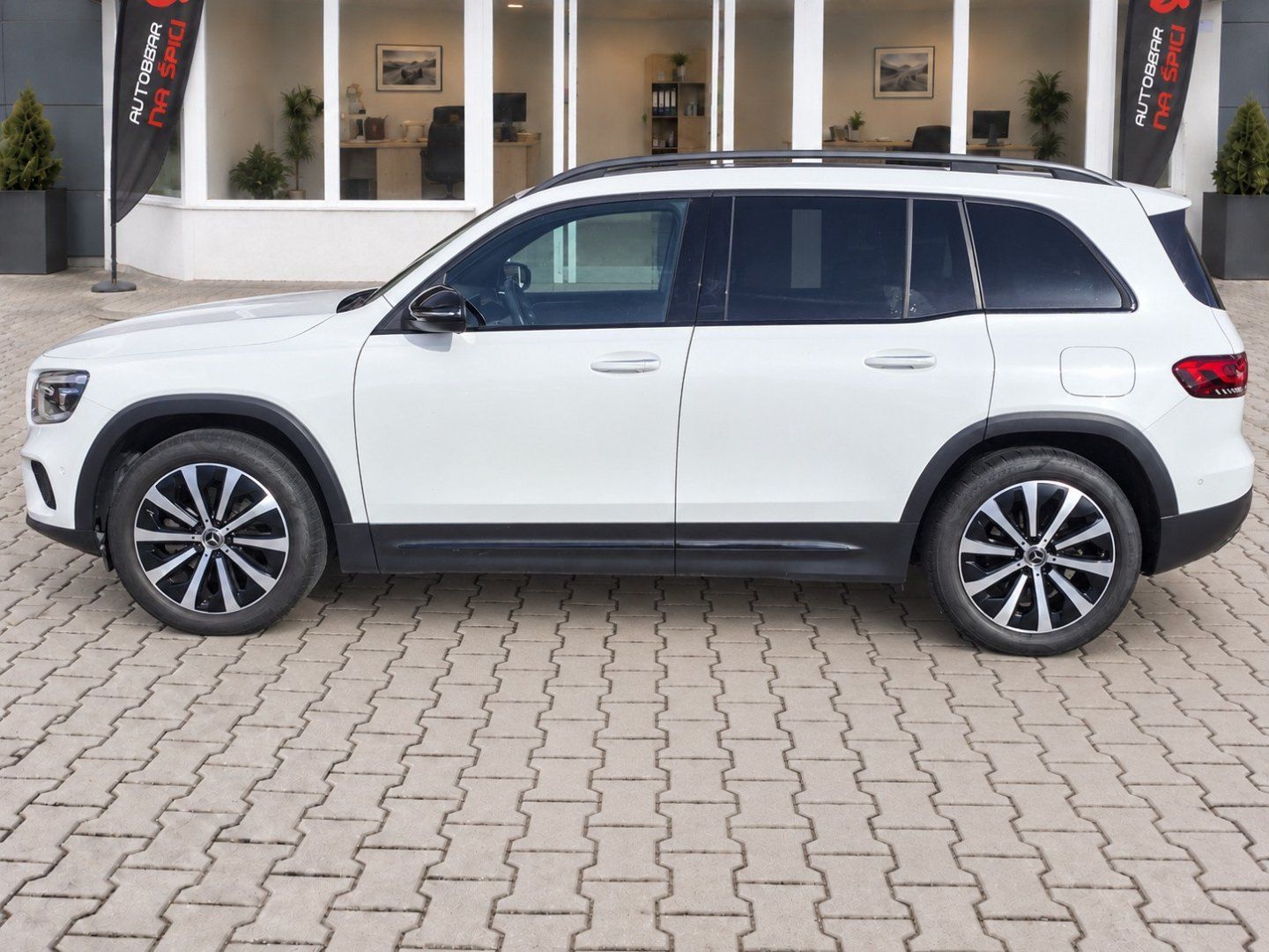Mercedes-Benz GLB, GLB 200 120kW AUT -TAŽ.Z.-DPH - fotka 5